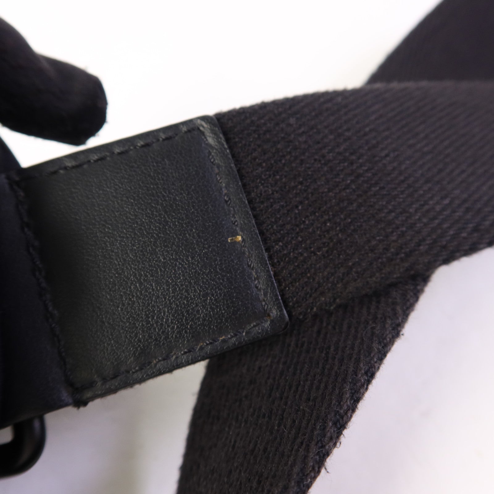 LOUIS VUITTON Taurillon Monogram S Lock Sling肩背袋