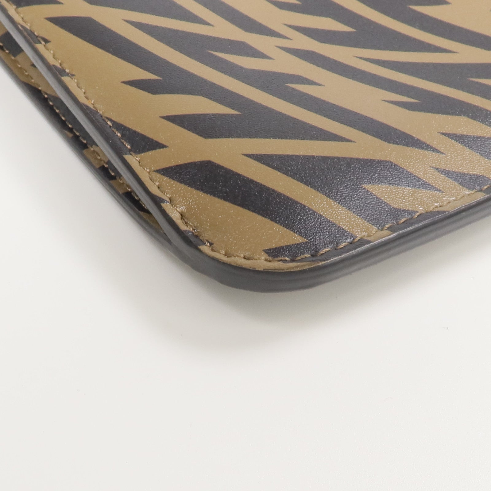 FENDI 牛皮皮革/塗層帆布Fendi Sarah Coleman Vertigo Peek-a-Phone手機袋