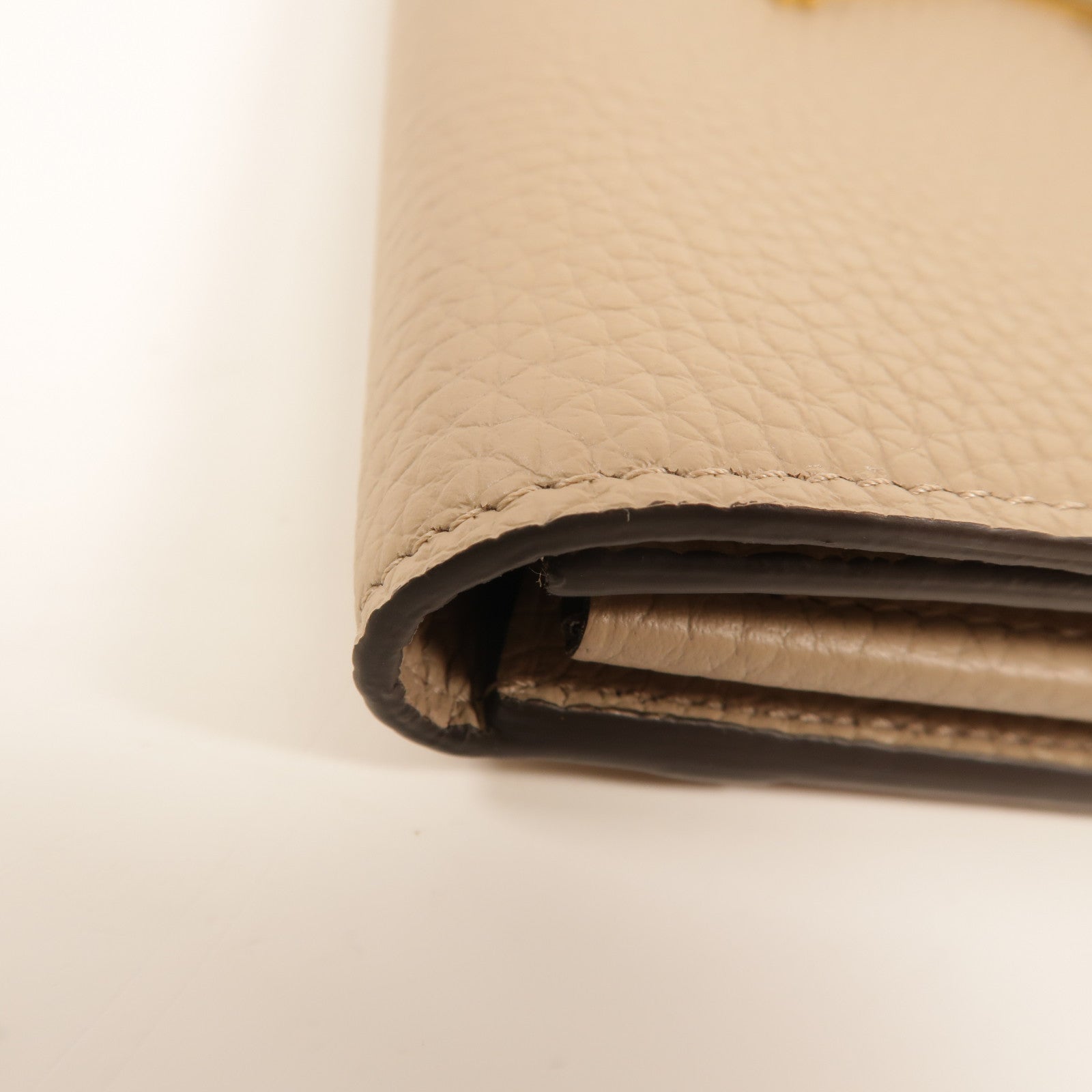 LOUIS VUITTON Taurillon皮革Capucines Wallet金扣長錢包