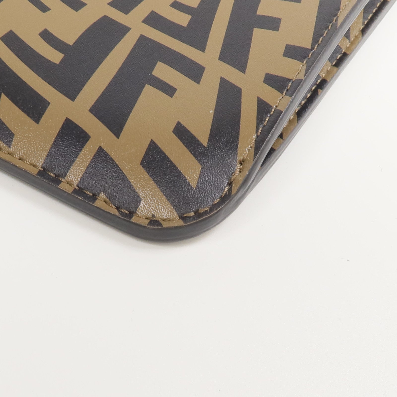 FENDI 牛皮皮革/塗層帆布Fendi Sarah Coleman Vertigo Peek-a-Phone手機袋