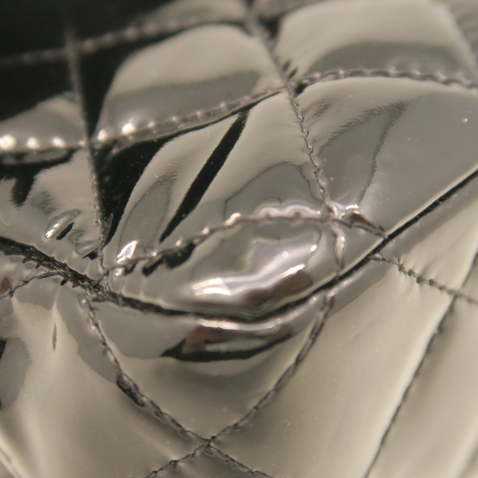 CHANEL diamond patent leather Chain Shoulder silver buckle chain shoulder bag black