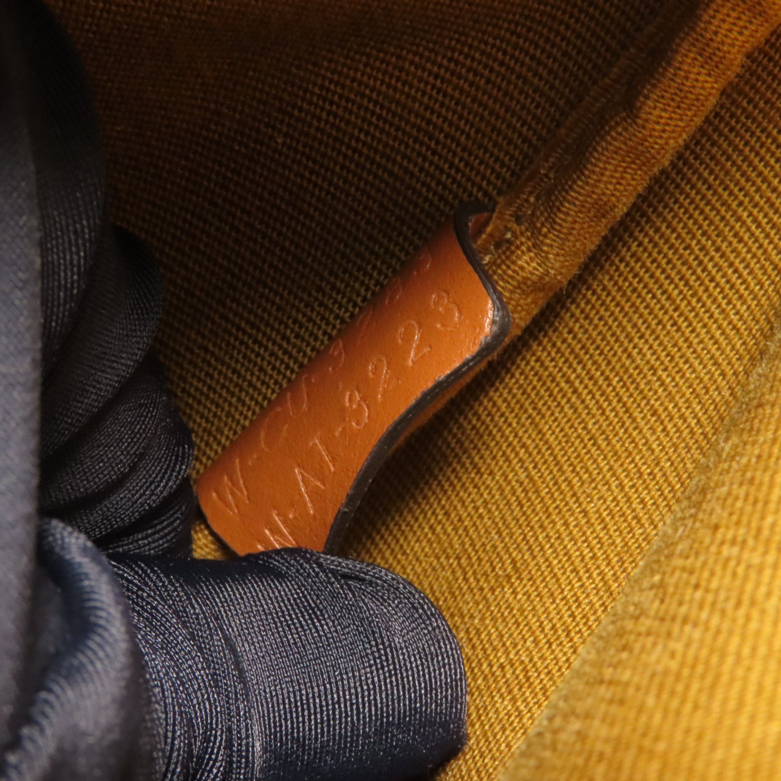 CELINE 塗層帆布Triomphe Bucket金扣肩背袋