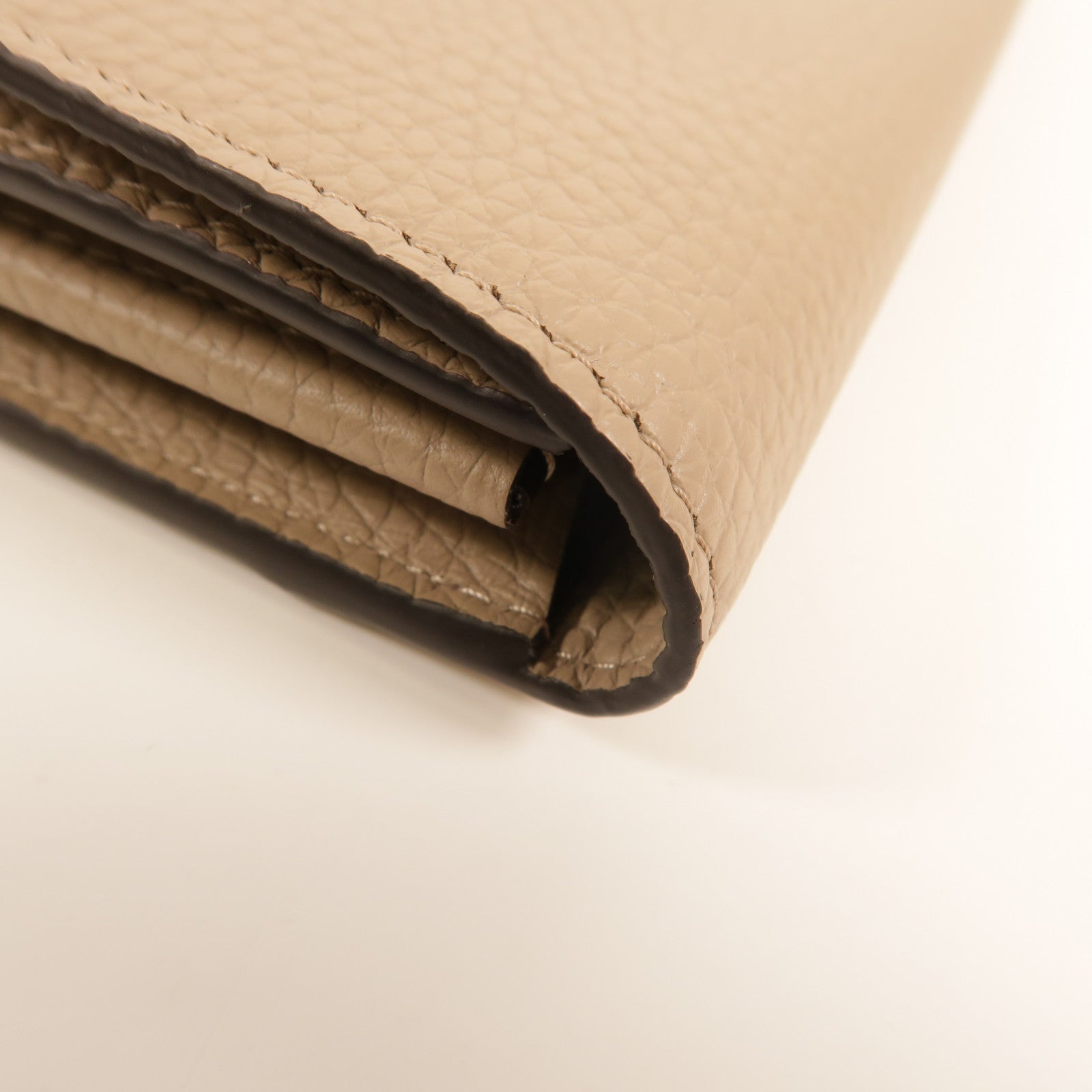 LOUIS VUITTON Taurillon皮革Capucines Wallet金扣長錢包