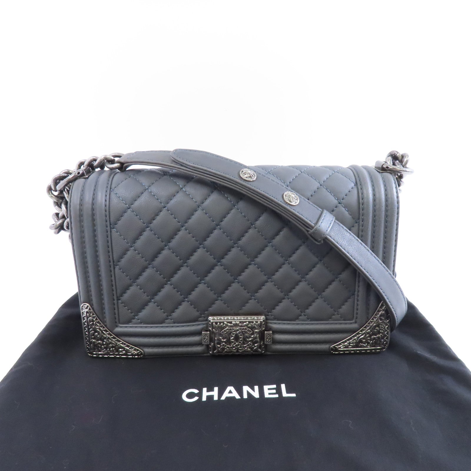 CHANEL 【激減優惠】菱格羊皮皮革Le Boy 25銀扣鏈帶肩背袋灰色
