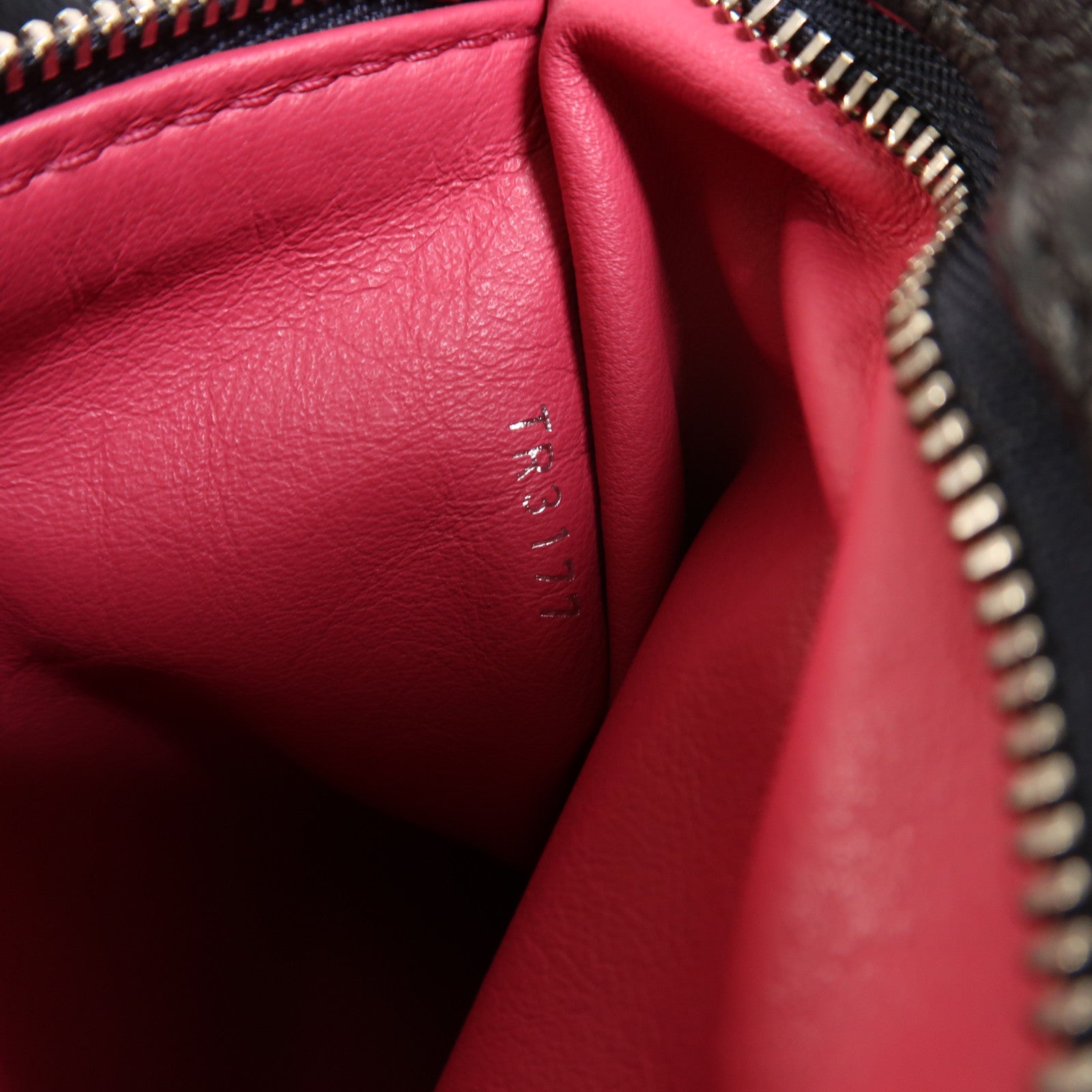 LOUIS VUITTON Taurillon Capucines MM銀扣手挽肩背兩用袋