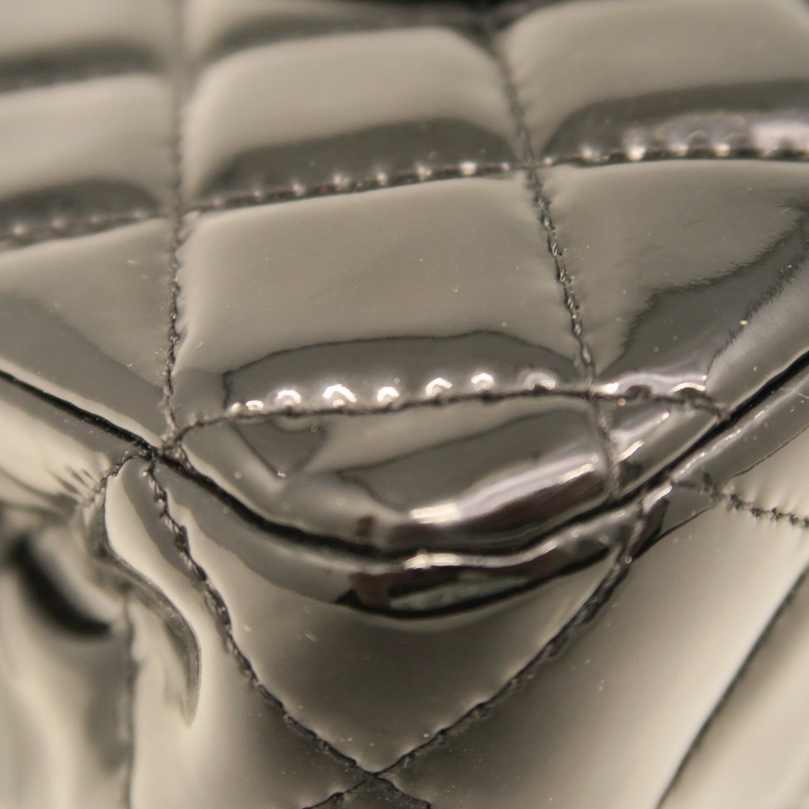 CHANEL diamond patent leather Chain Shoulder silver buckle chain shoulder bag black