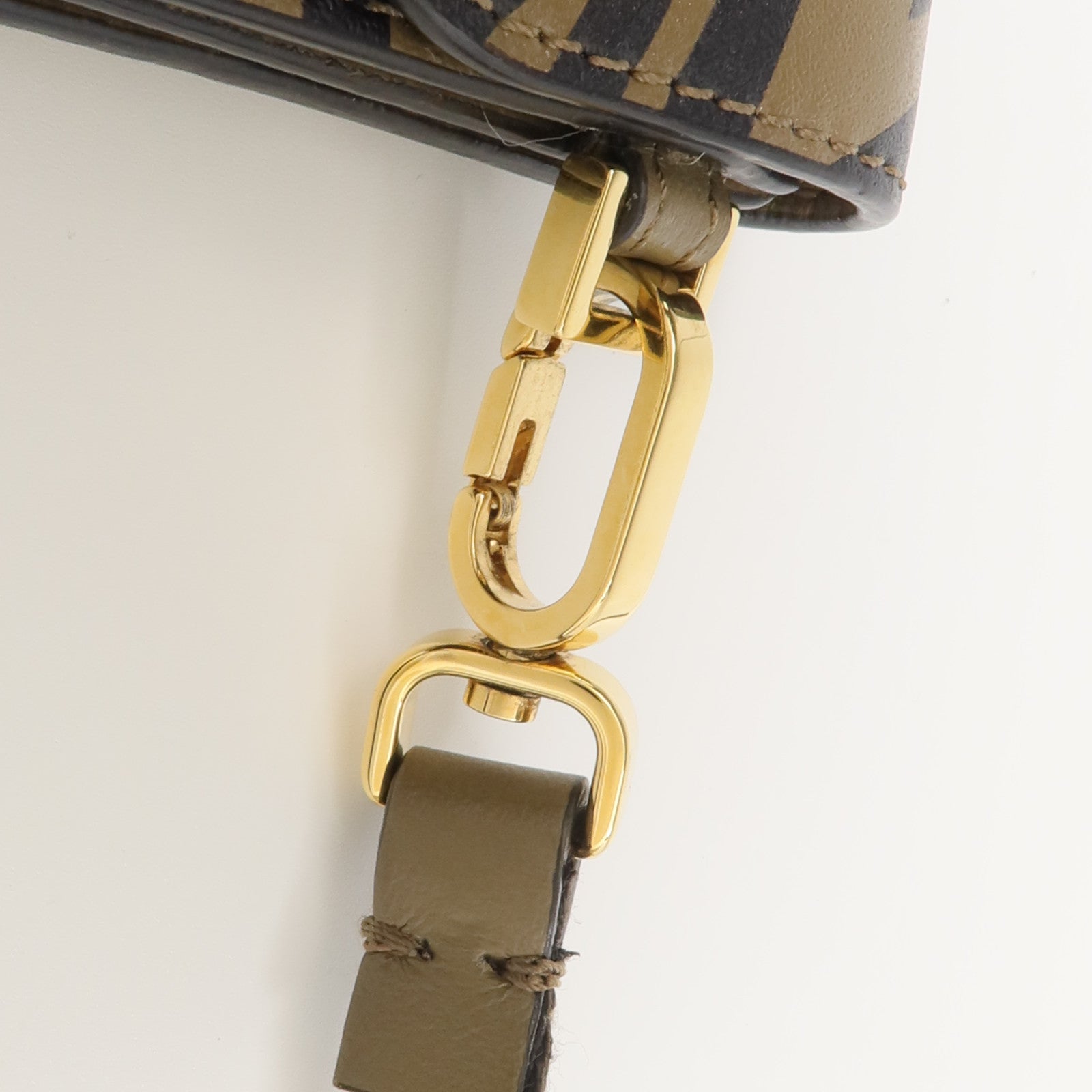 FENDI 牛皮皮革/塗層帆布Fendi Sarah Coleman Vertigo Peek-a-Phone手機袋
