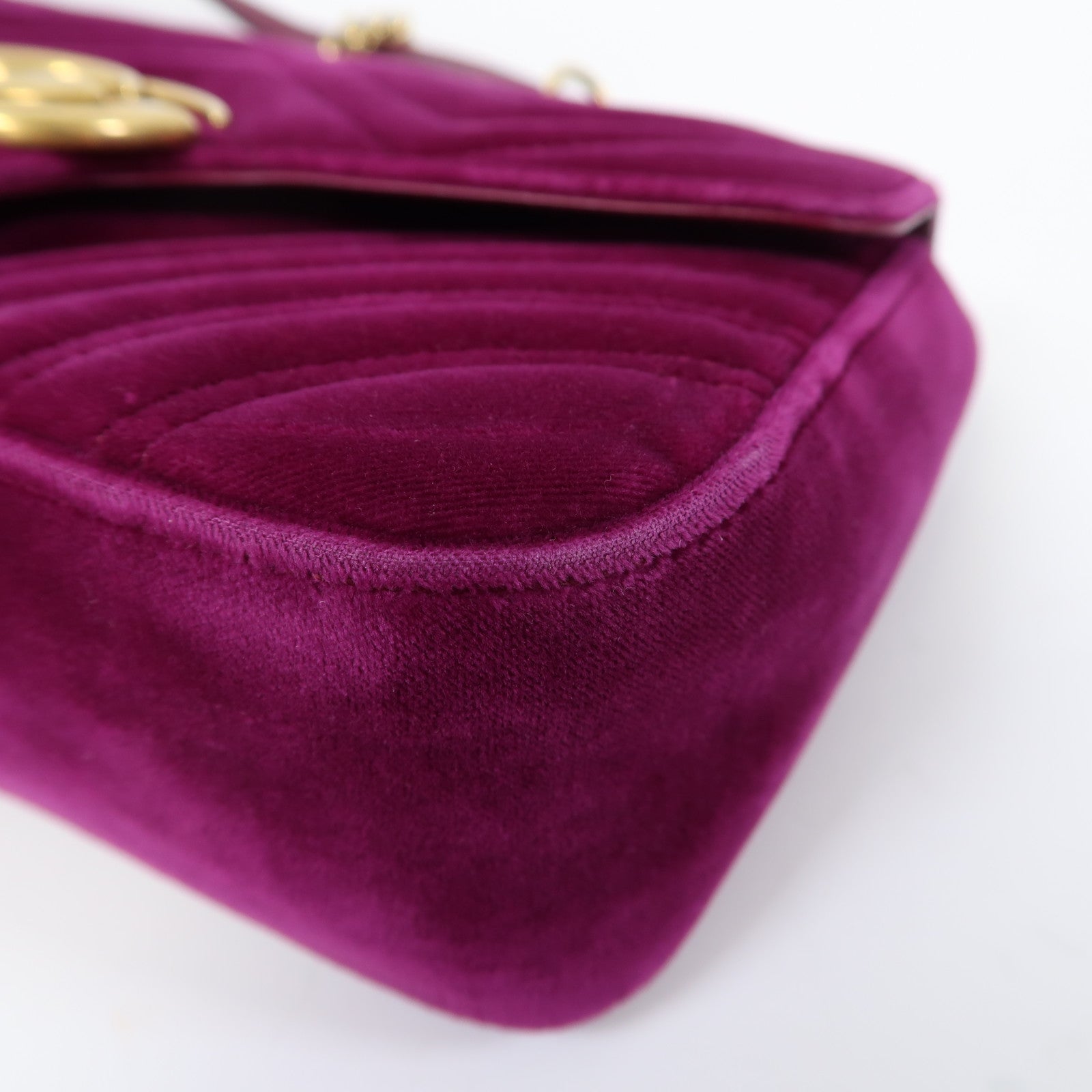 GUCCI 【激減優惠】絨布GG Marmont金扣鏈帶肩背袋紫色