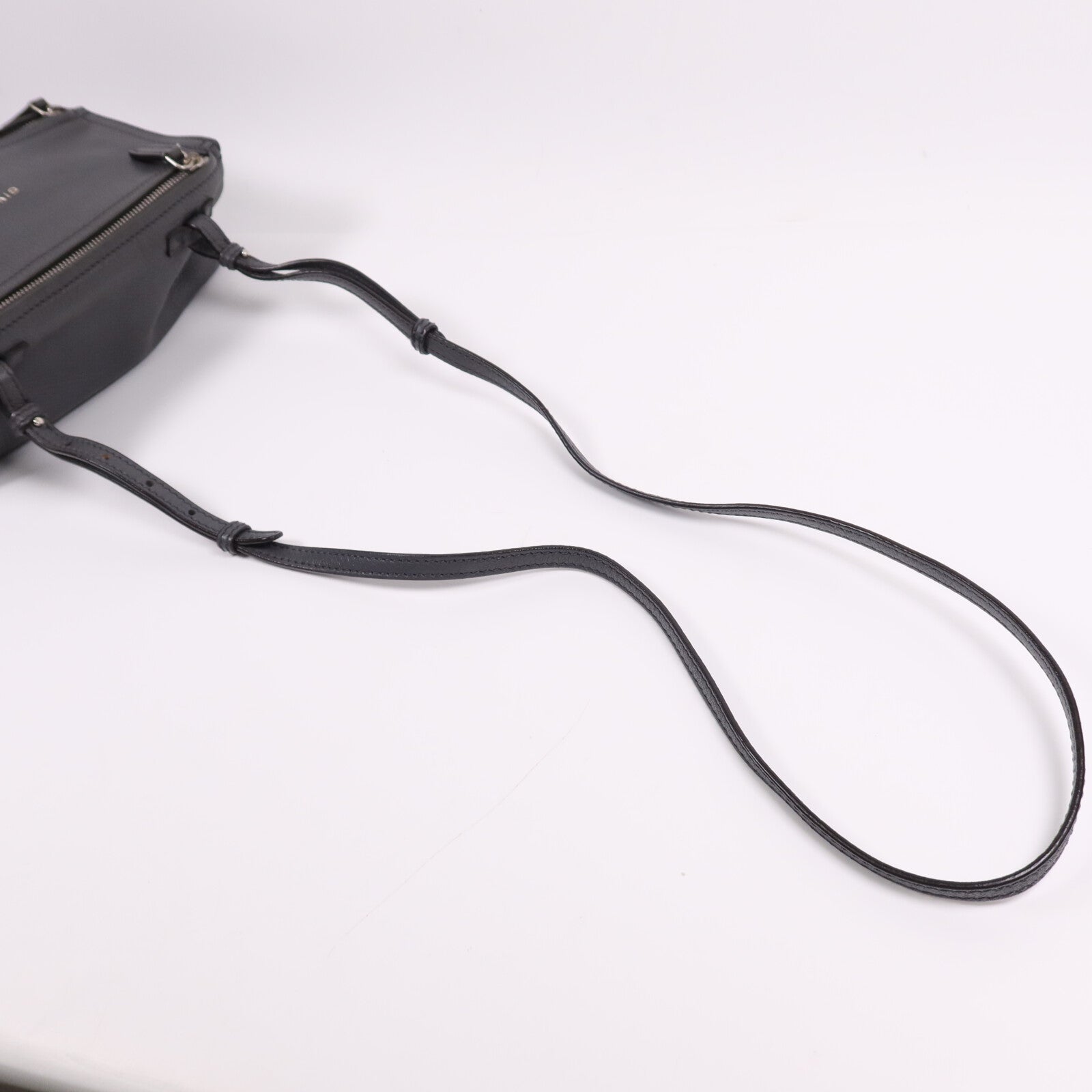 GIVENCHY 皮革Pandora Bag銀扣肩背袋