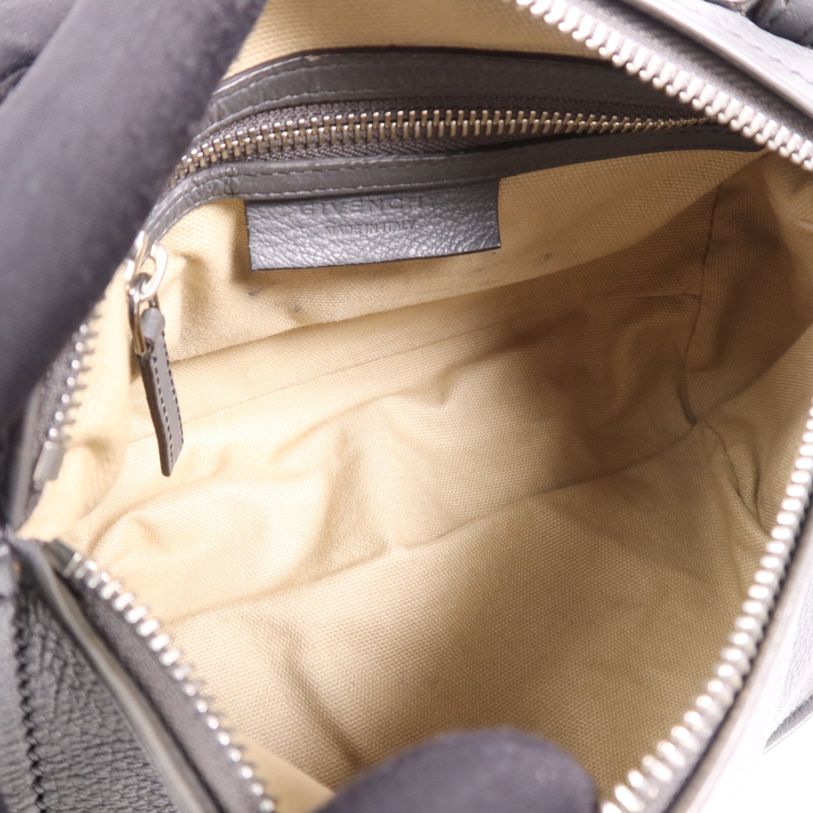 GIVENCHY 皮革Pandora Bag銀扣肩背袋