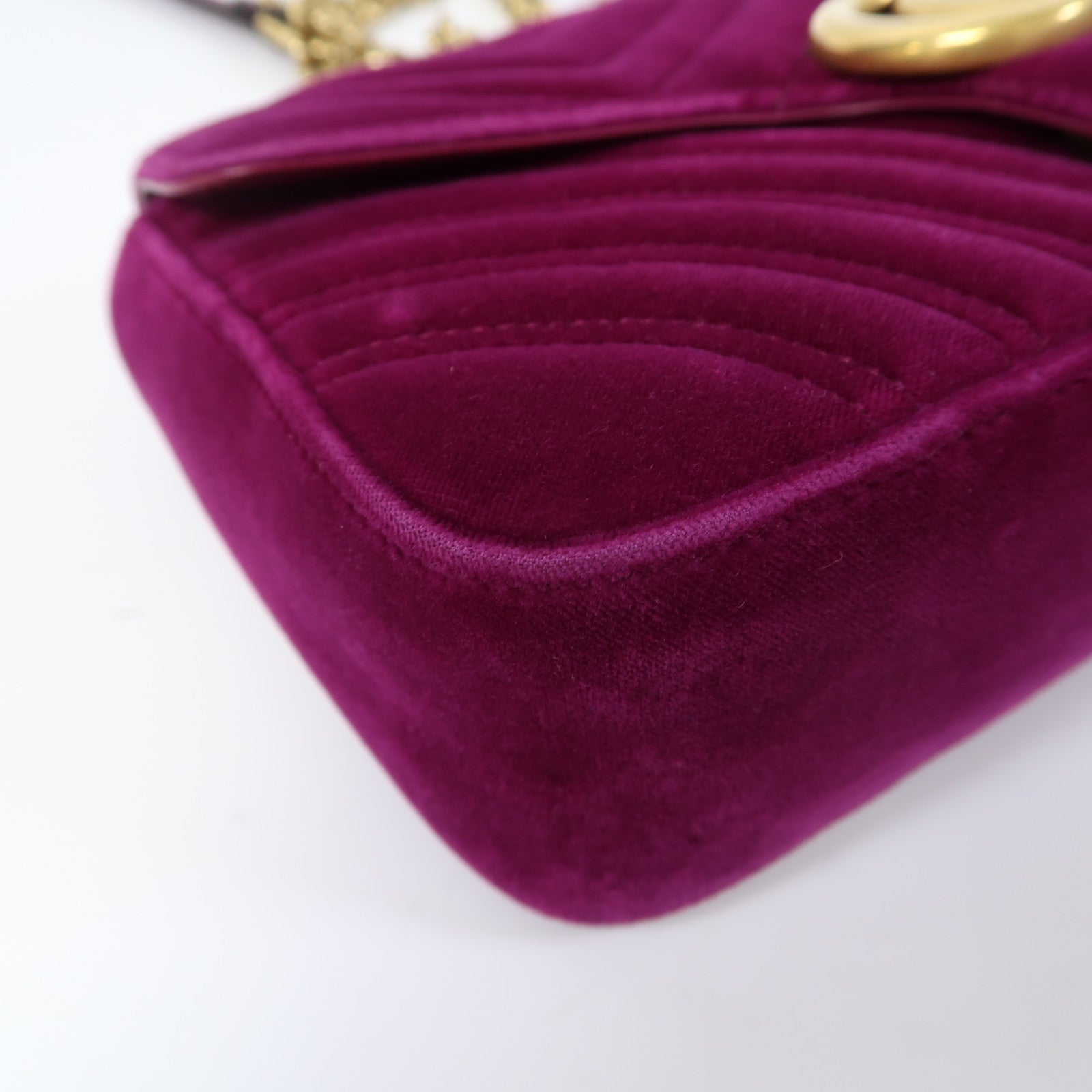 GUCCI 【激減優惠】絨布GG Marmont金扣鏈帶肩背袋紫色