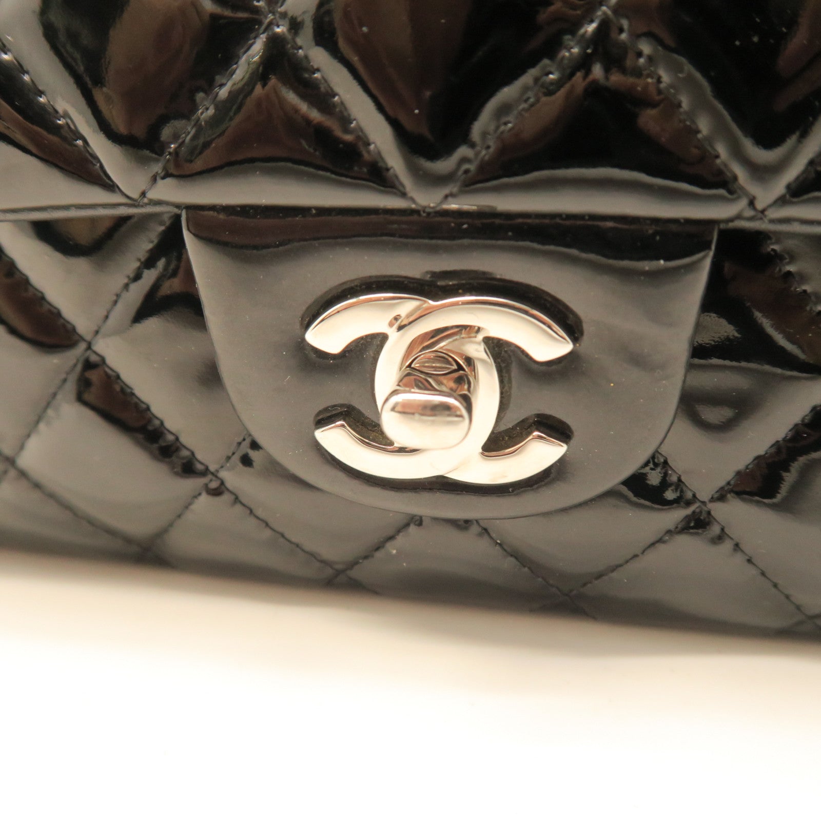 CHANEL diamond patent leather Chain Shoulder silver buckle chain shoulder bag black