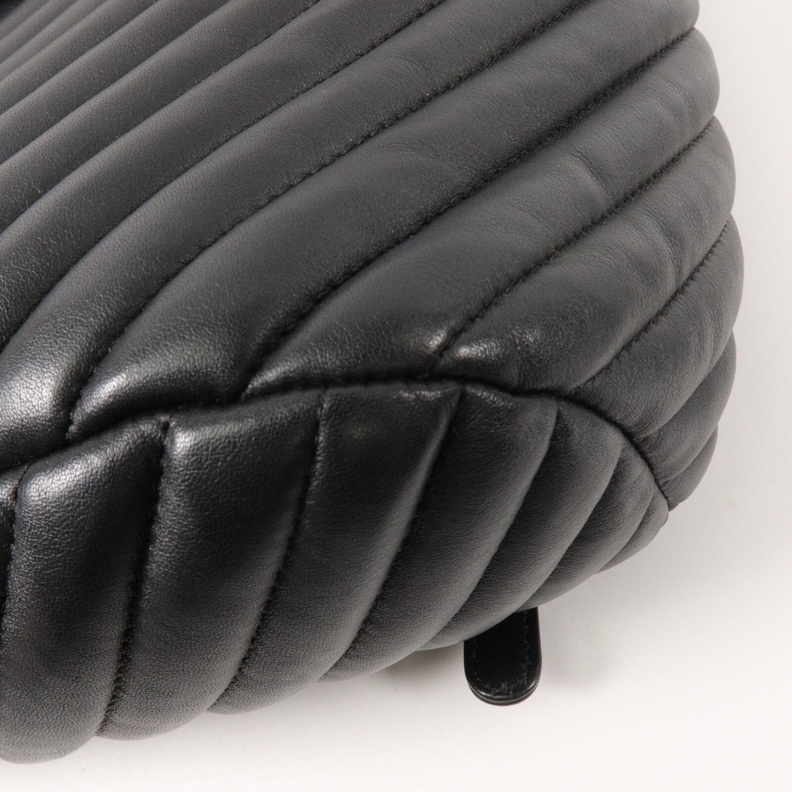 CHANEL 牛皮皮革Urban Spirit Backpack鏈帶背包
