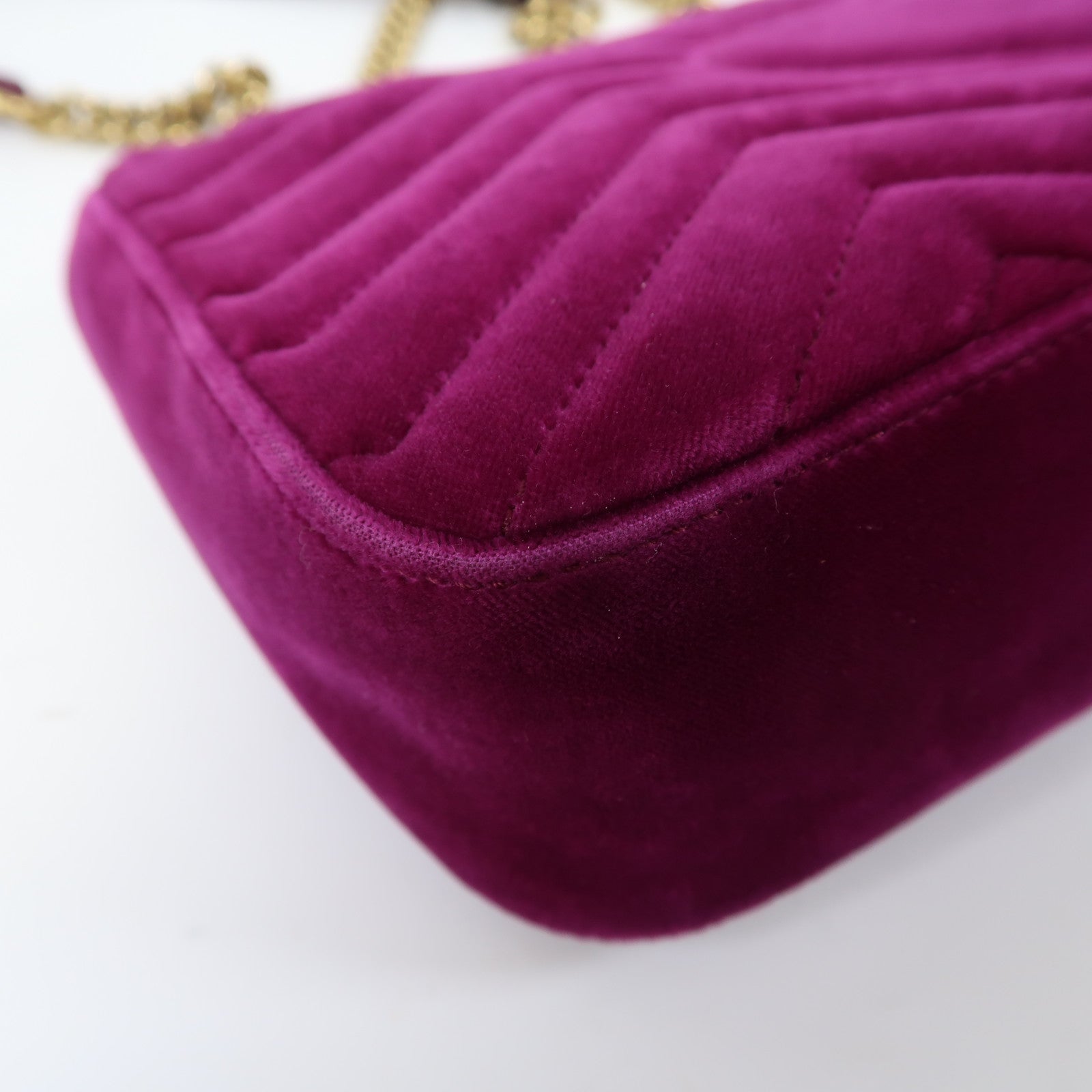 GUCCI 【激減優惠】絨布GG Marmont金扣鏈帶肩背袋紫色