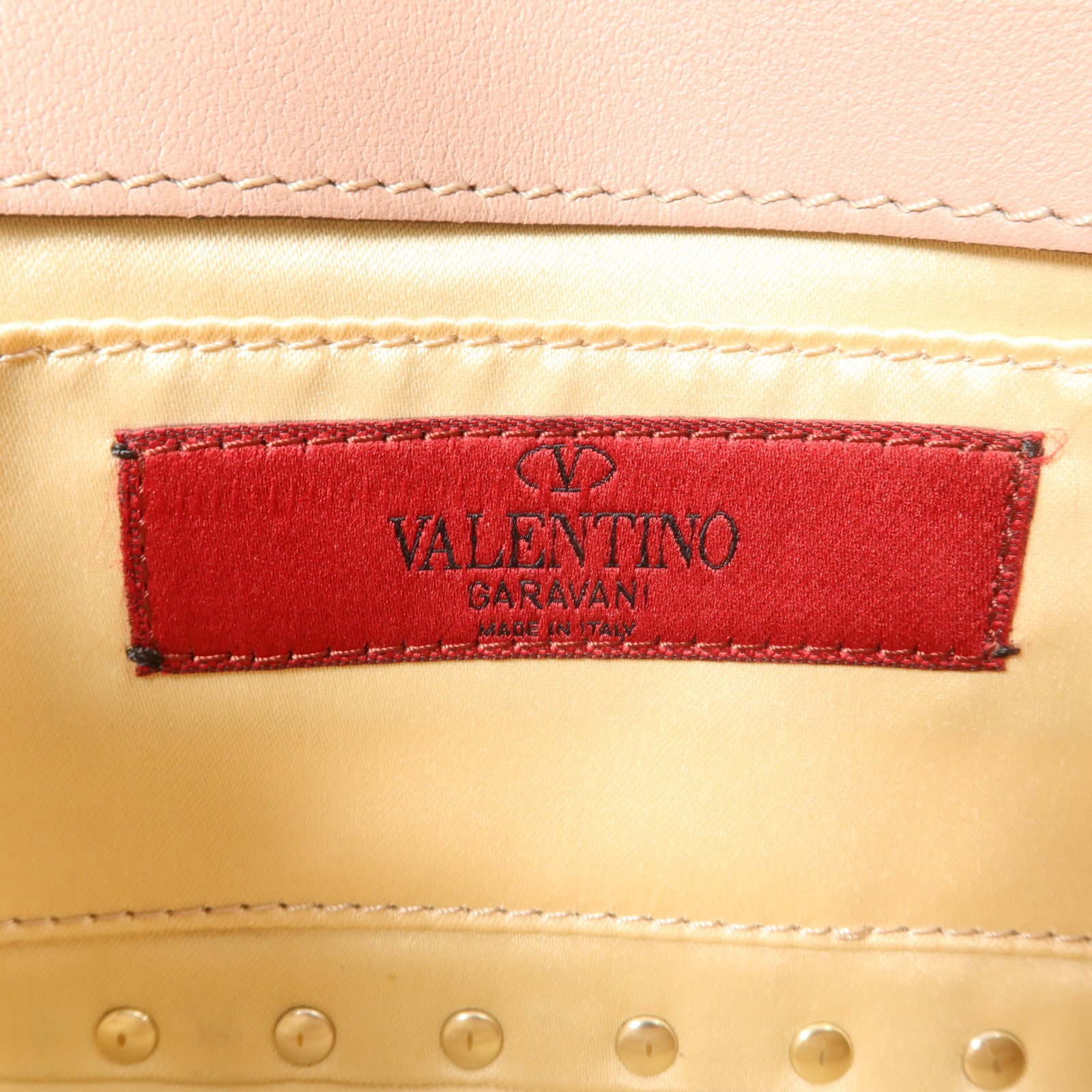 Valentino 牛皮皮革Rockstud WOC鏈帶肩背袋
