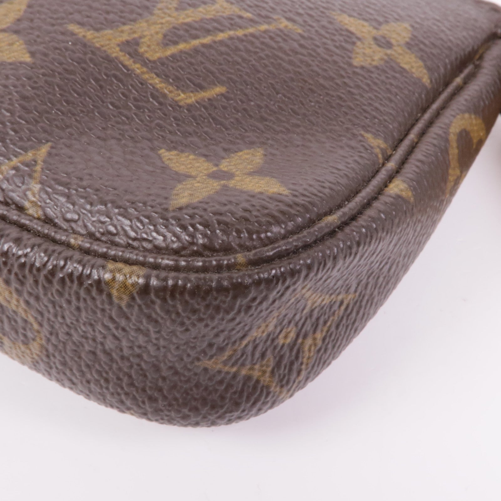 LOUIS VUITTON Monogram Mini Pochette Accessoires金扣手挽袋棕色