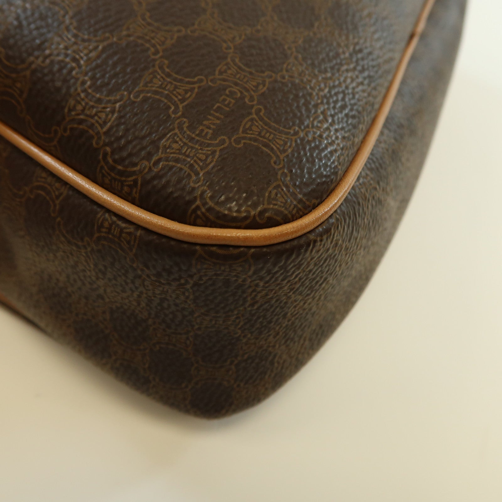 CELINE 塗層帆布Macadam Blason金扣肩背袋啡色