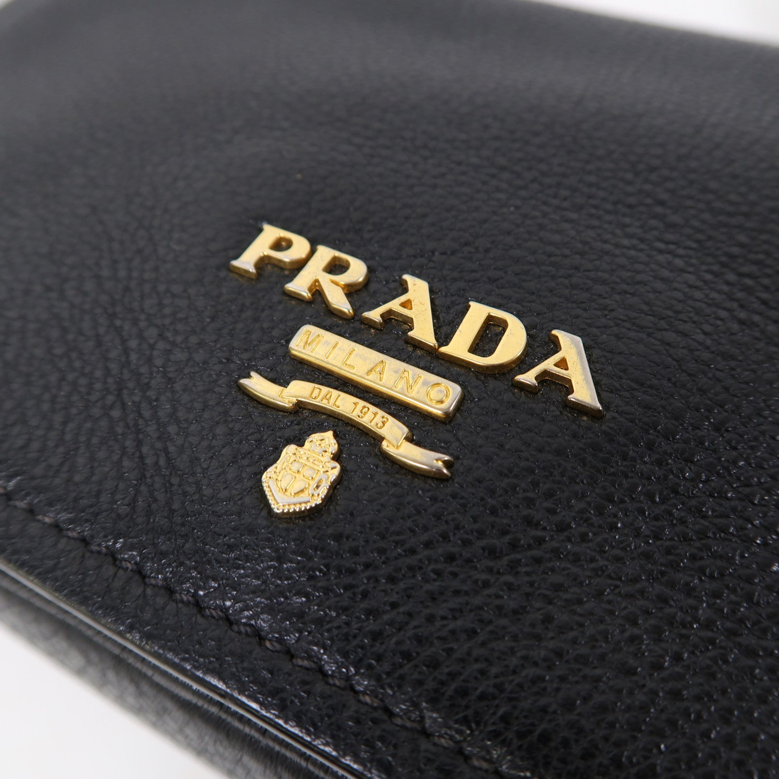 PRADA 牛皮皮革Shoulder Bag金扣肩背袋黑色