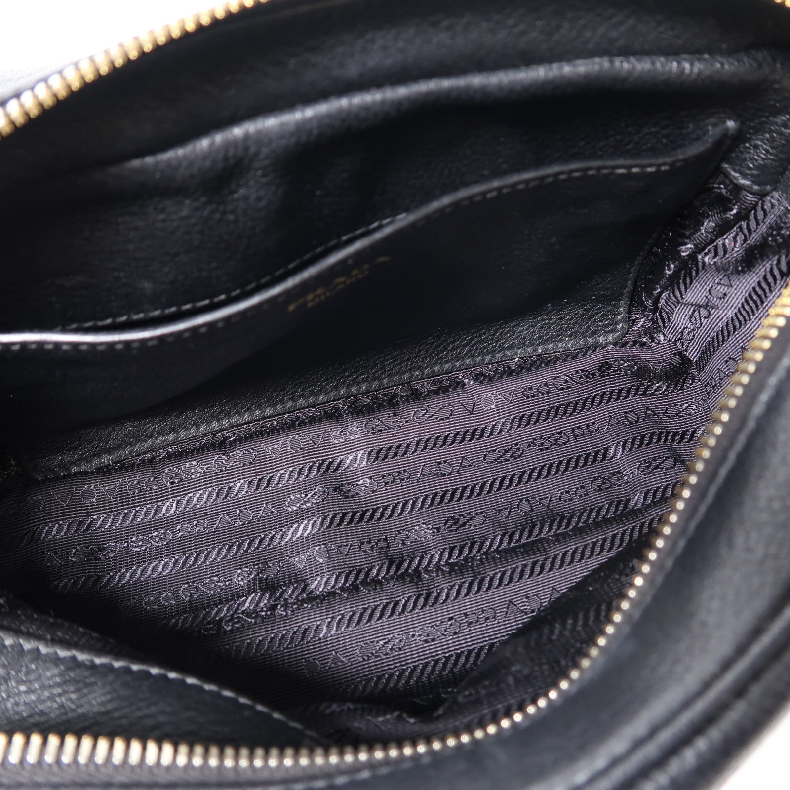 PRADA 牛皮皮革Shoulder Bag金扣肩背袋黑色