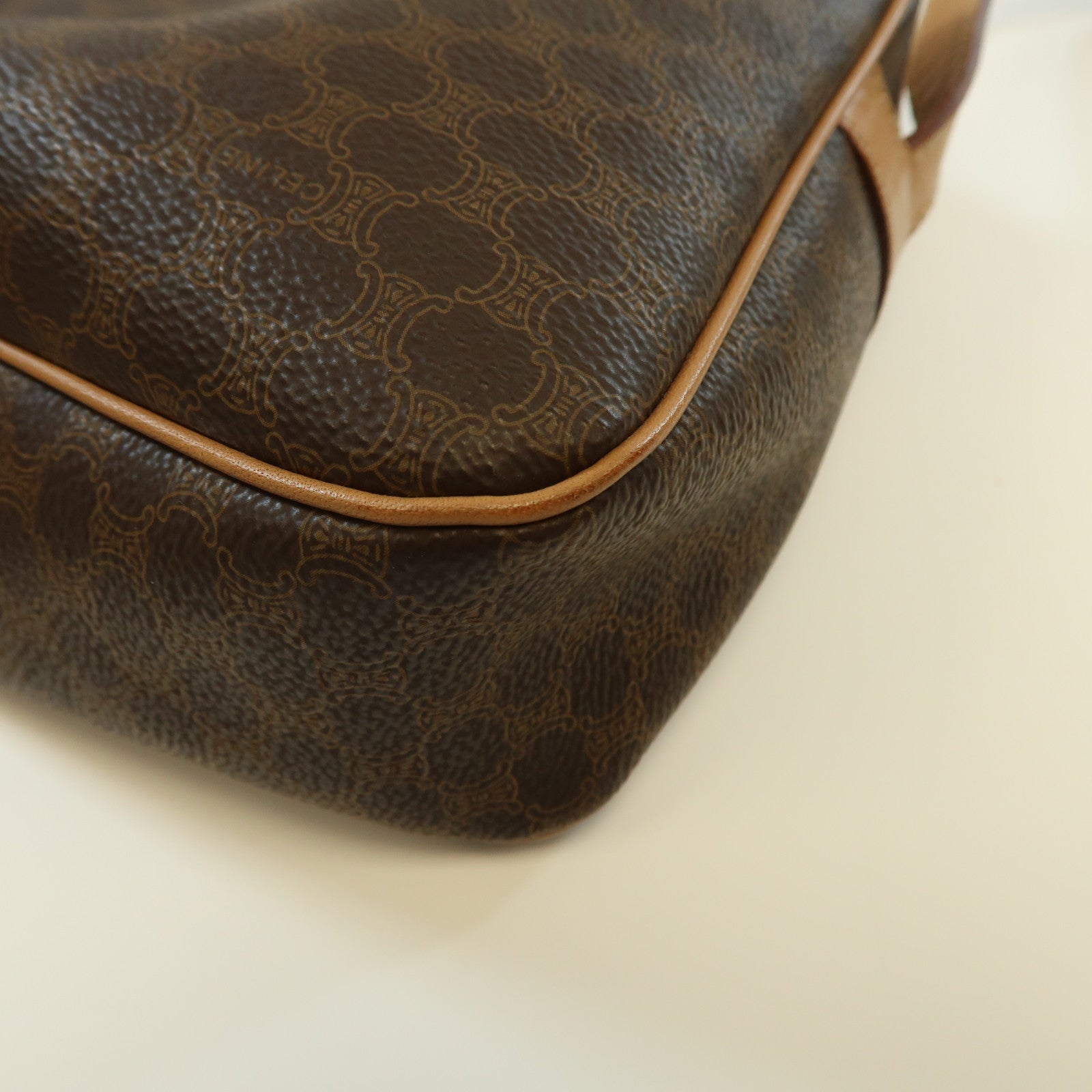 CELINE 塗層帆布Macadam Blason金扣肩背袋啡色