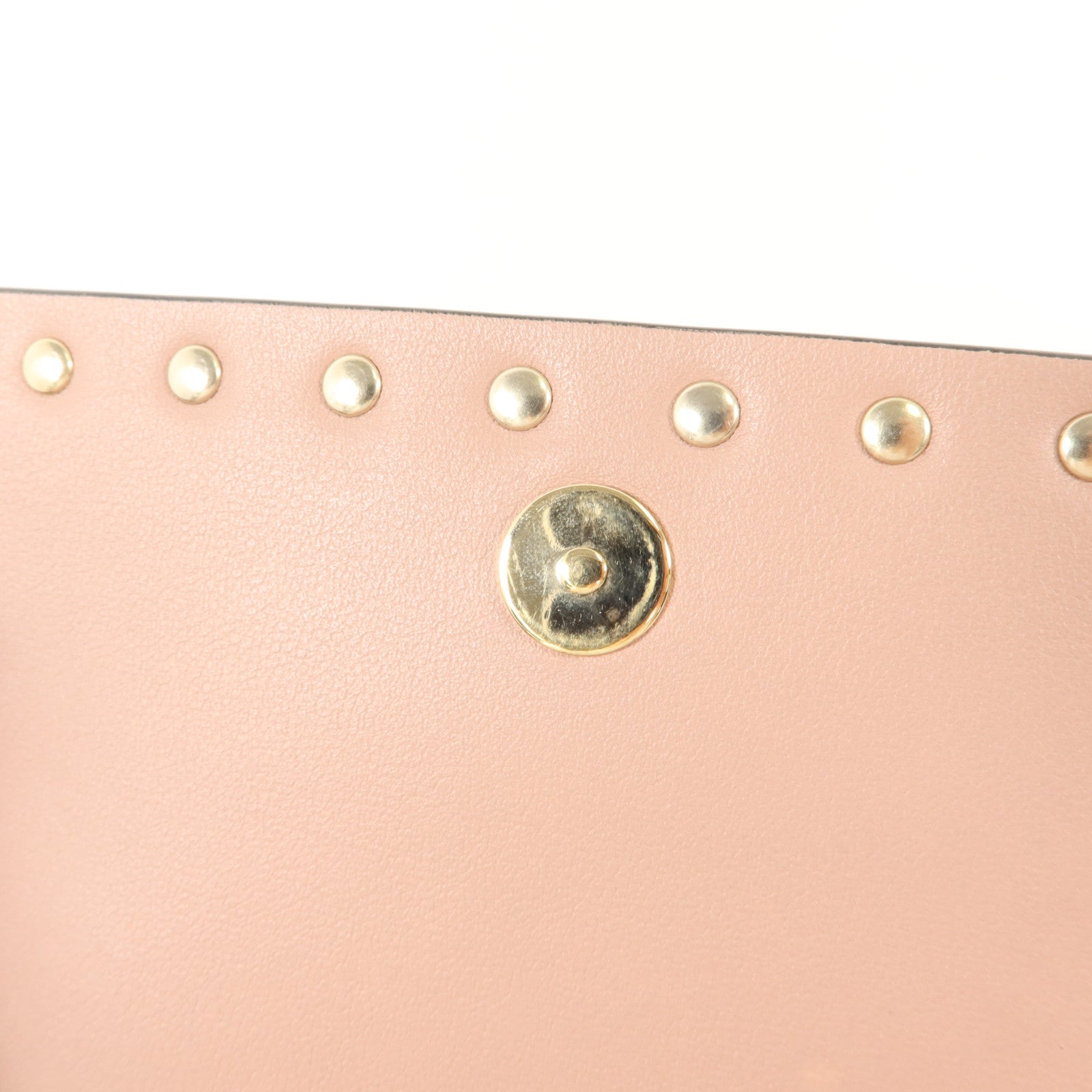 Valentino 牛皮皮革Rockstud WOC鏈帶肩背袋