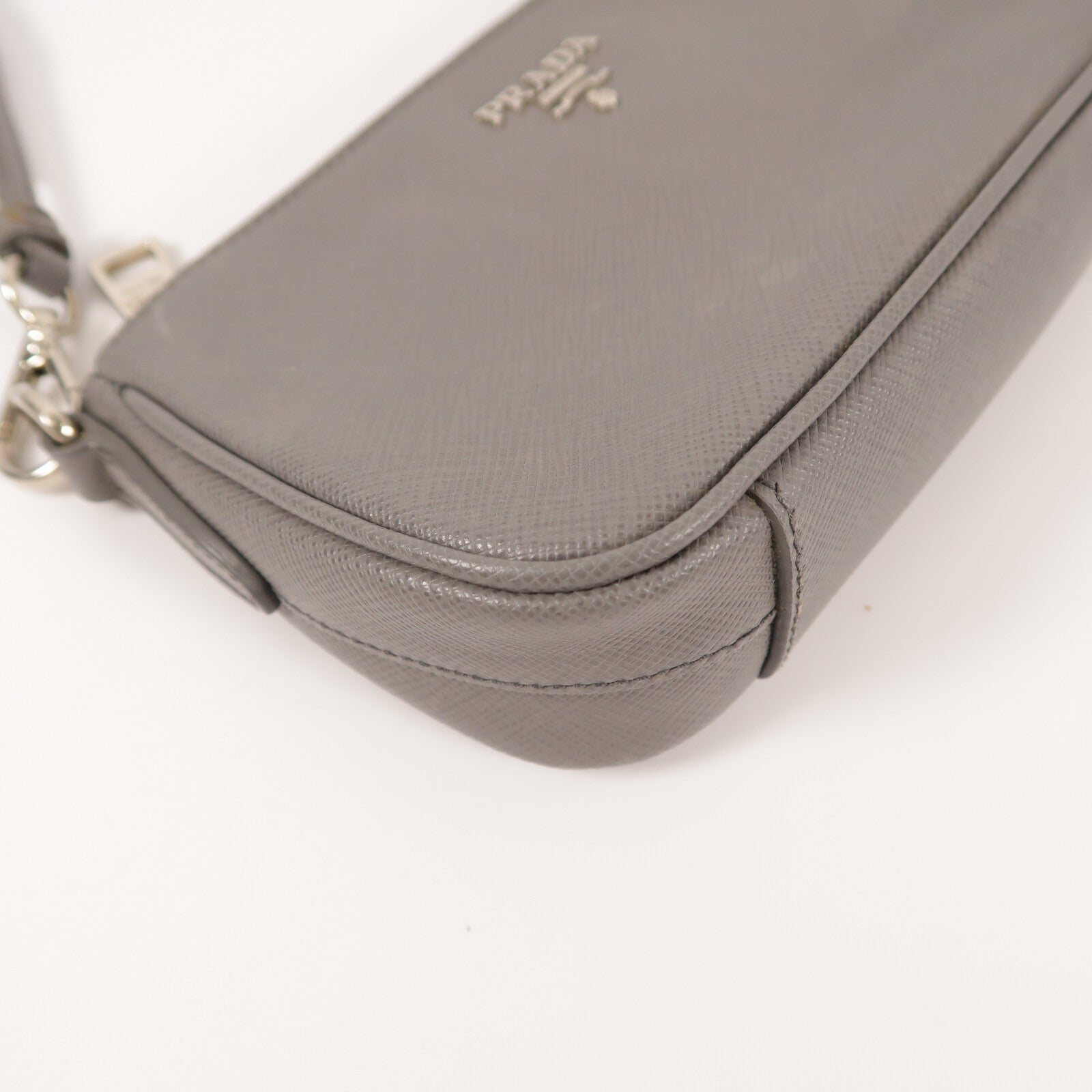 PRADA 牛皮皮革Pouch肩背袋