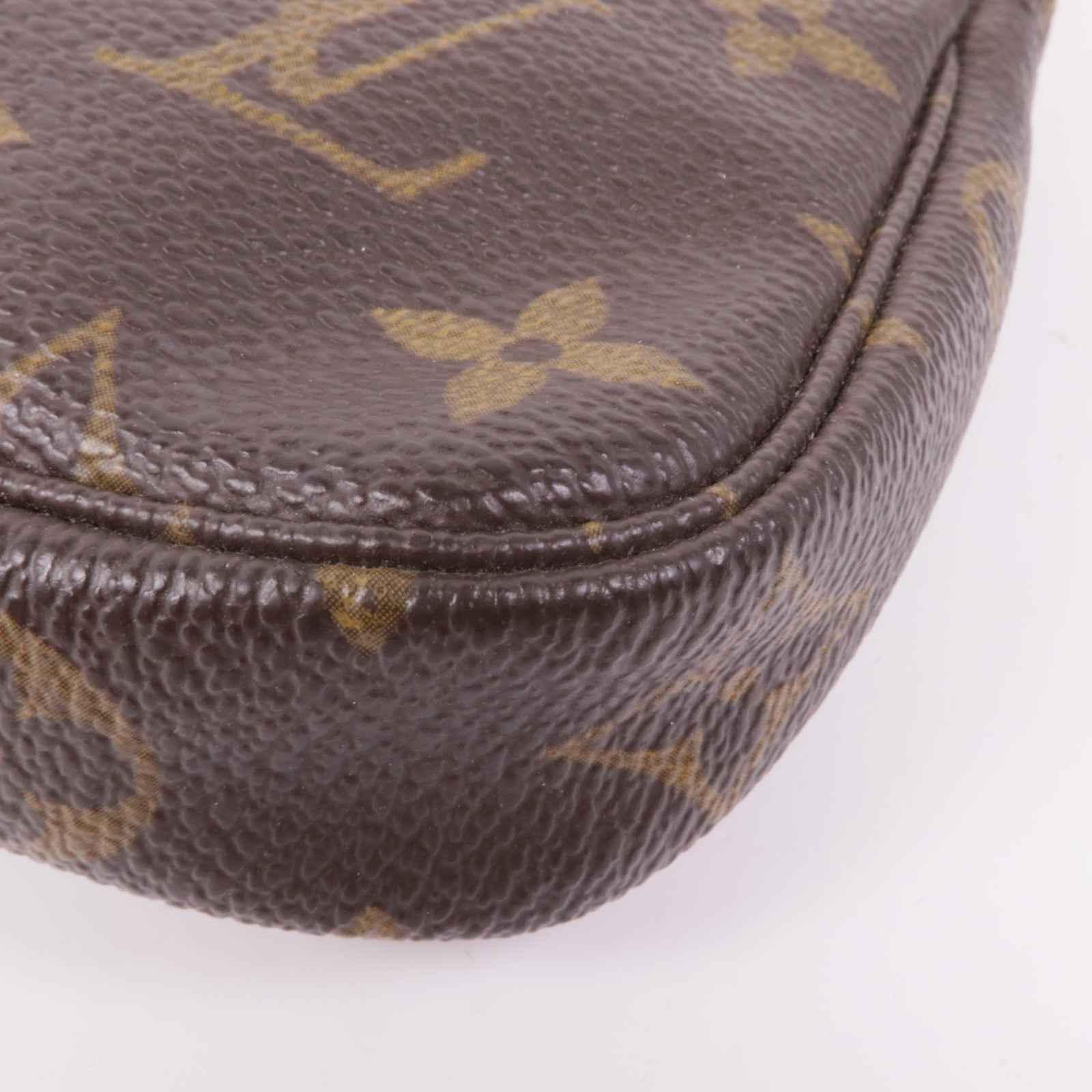 LOUIS VUITTON Monogram Mini Pochette Accessoires金扣手挽袋棕色