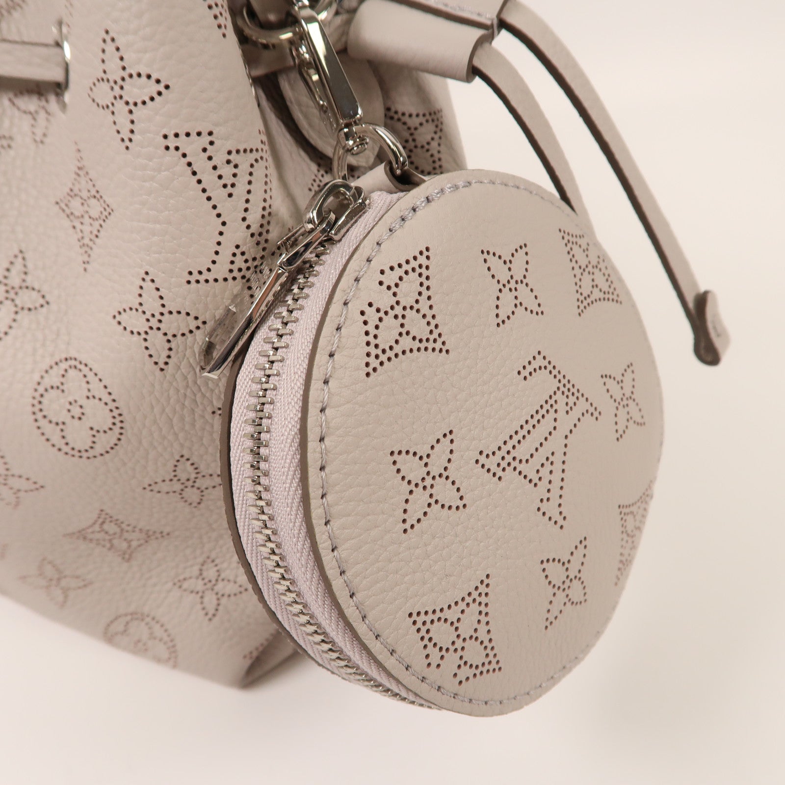 LOUIS VUITTON Mahina皮革Bella銀扣手挽肩背兩用袋