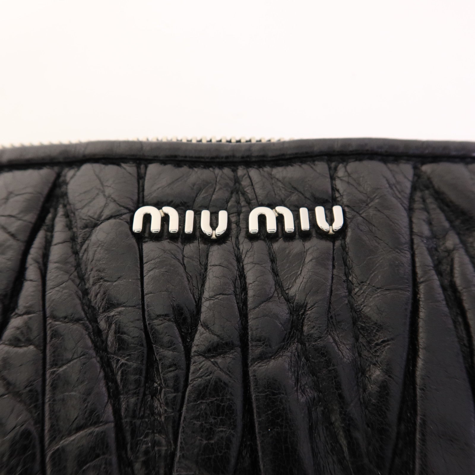 Miu Miu 牛皮皮革Pouch銀扣小袋