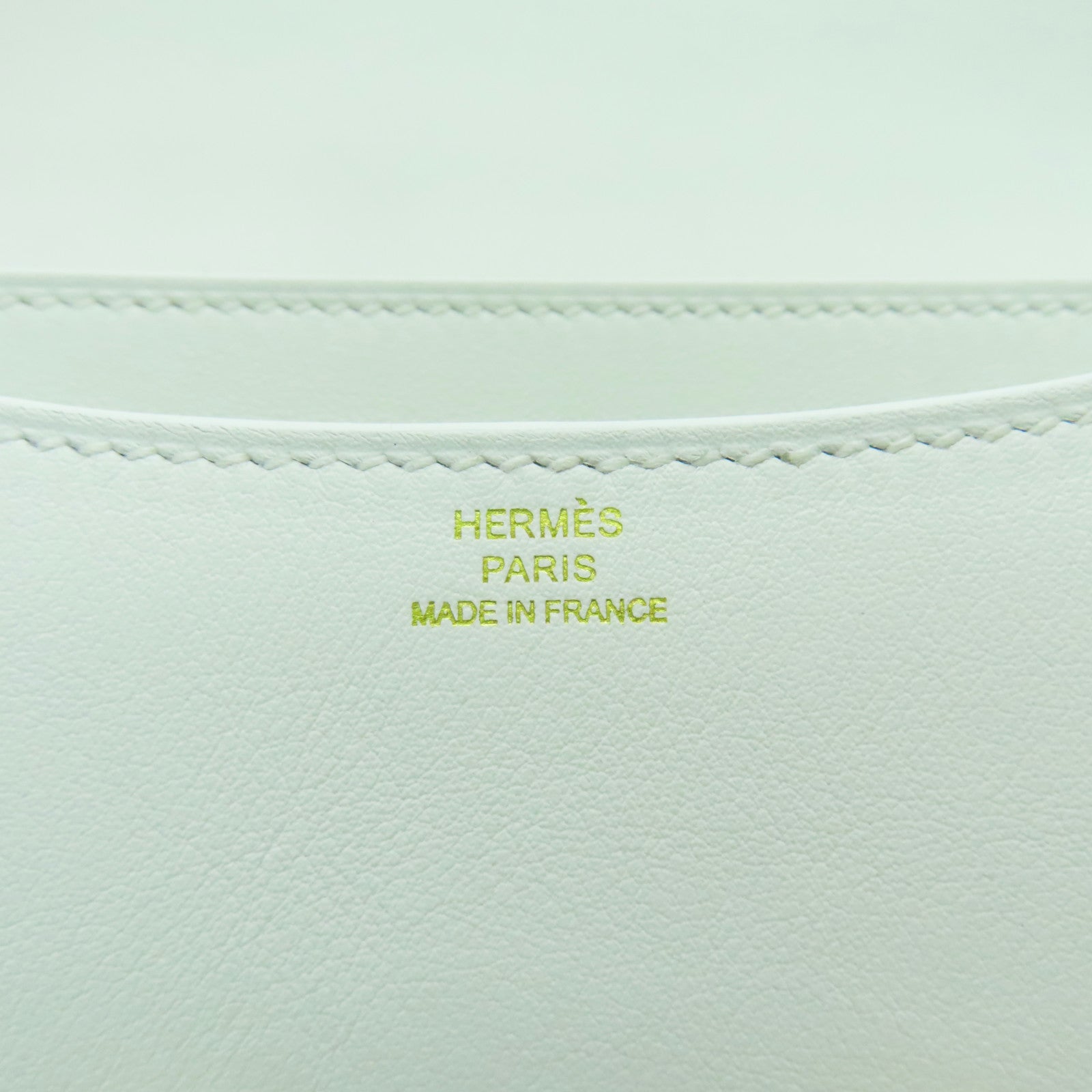 HERMES 【清倉大減價】Swift皮革Constance Mini III金扣肩背袋白色
