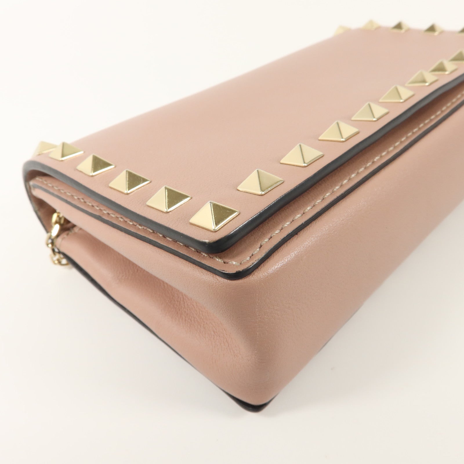 Valentino 牛皮皮革Rockstud WOC鏈帶肩背袋