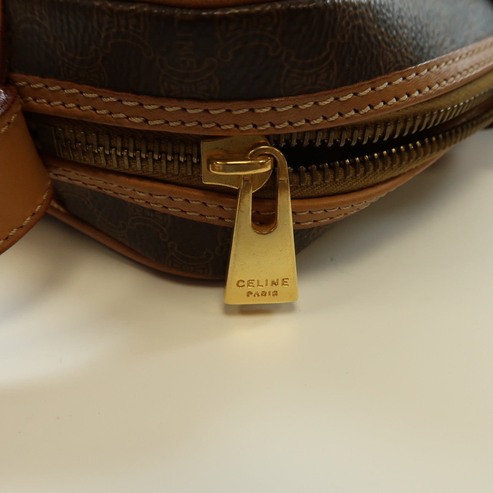 CELINE 塗層帆布Macadam Blason金扣肩背袋啡色