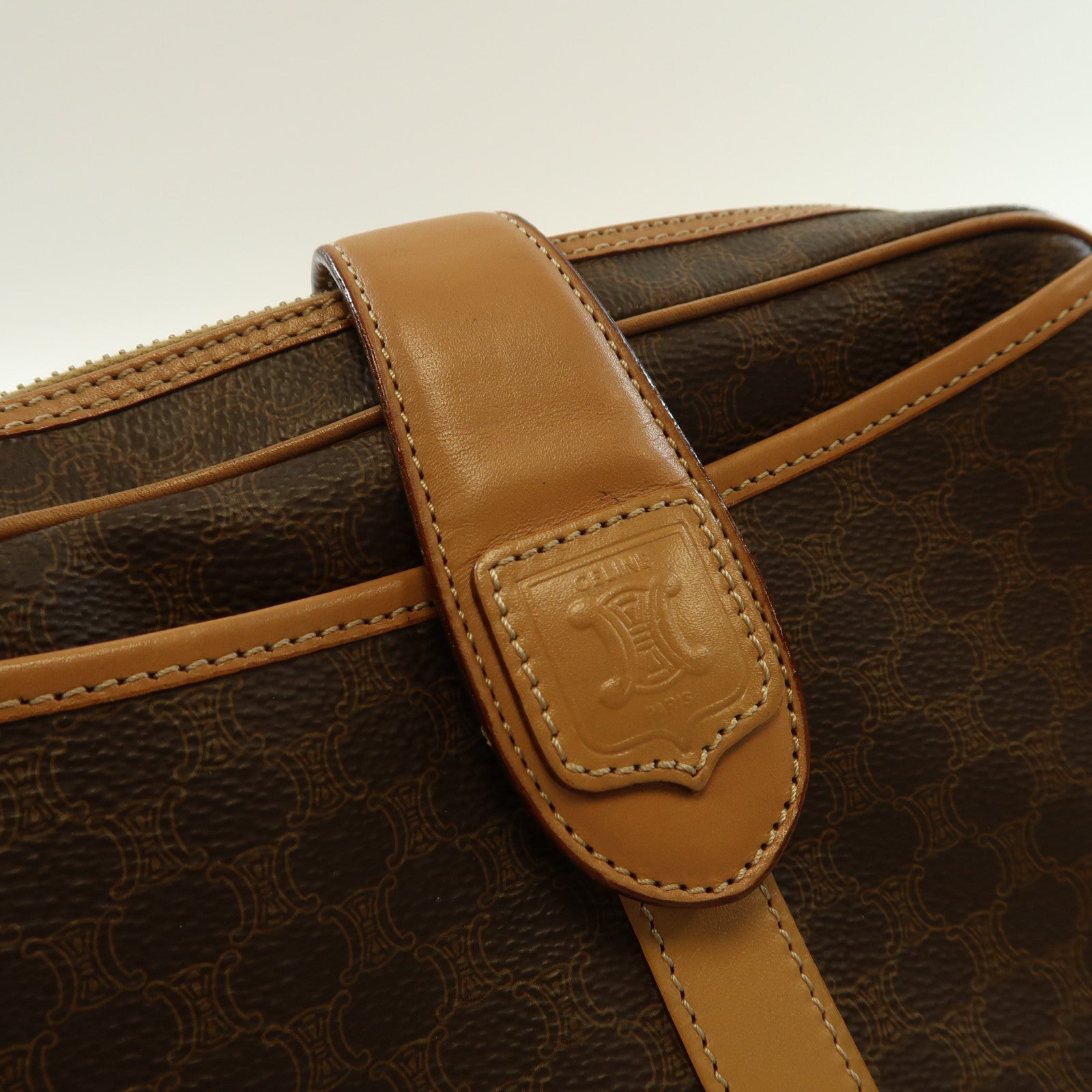 CELINE 塗層帆布Macadam Blason金扣肩背袋啡色