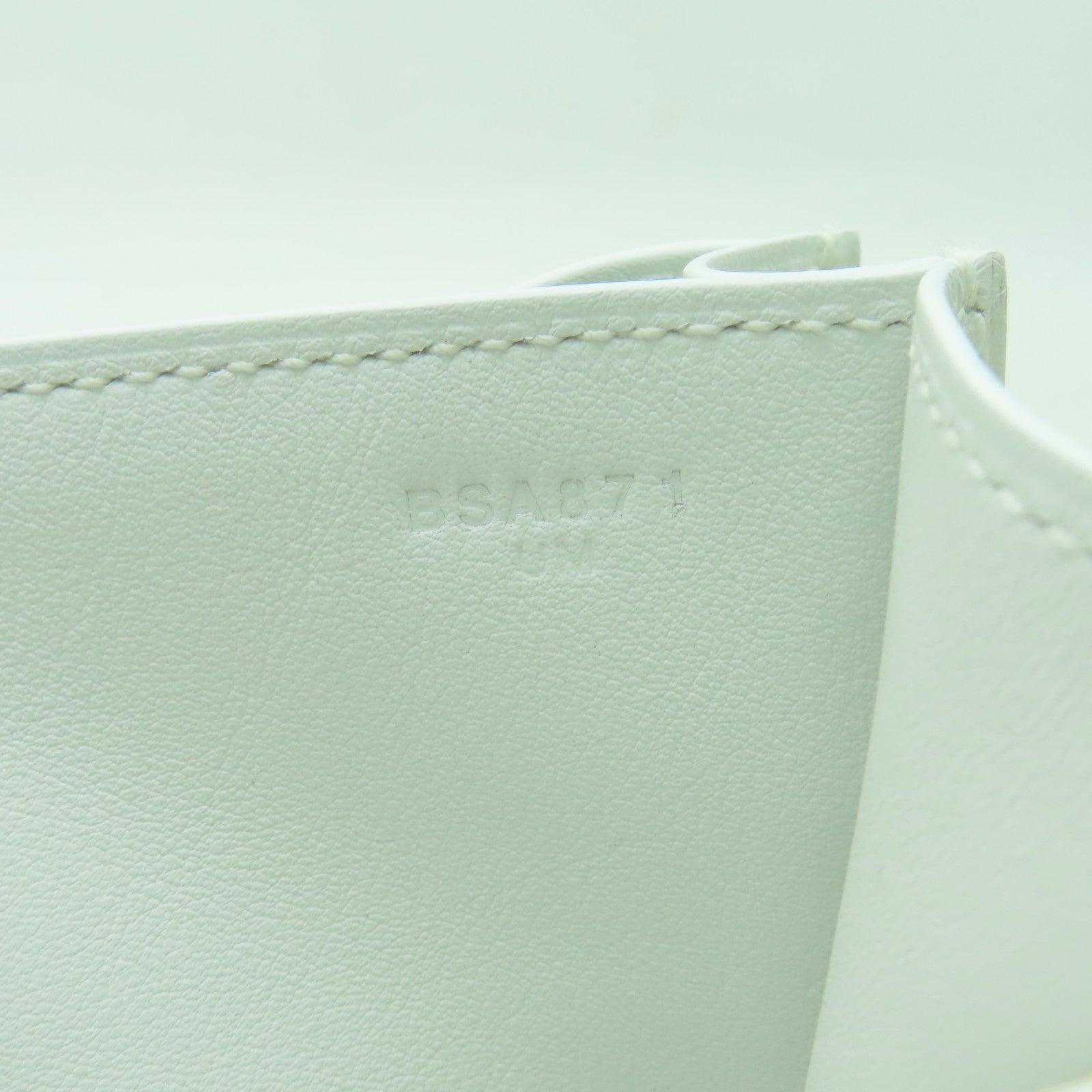 HERMES 【清倉大減價】Swift皮革Constance Mini III金扣肩背袋白色