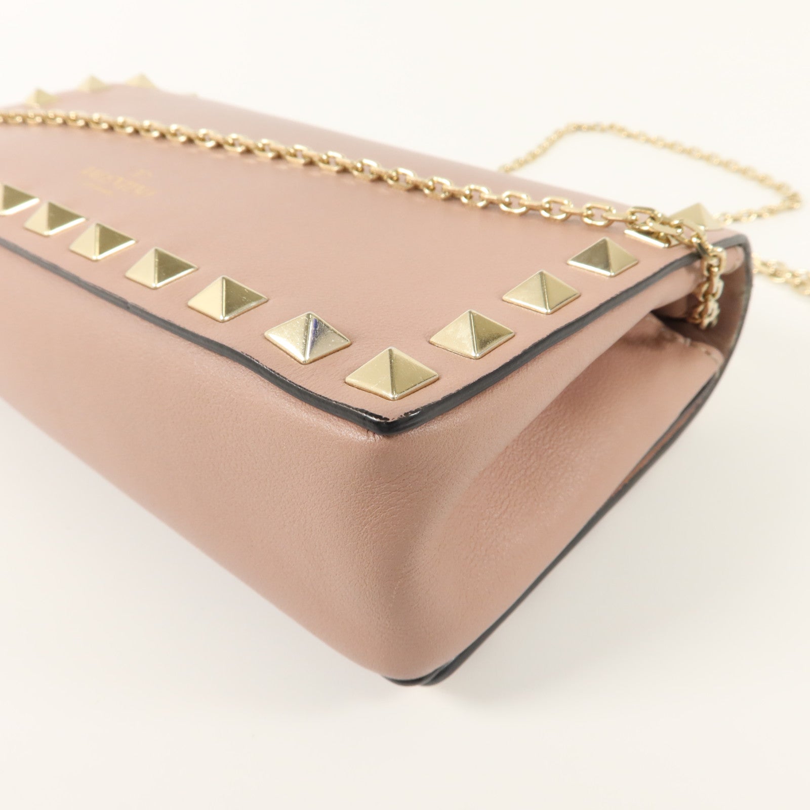 Valentino 牛皮皮革Rockstud WOC鏈帶肩背袋