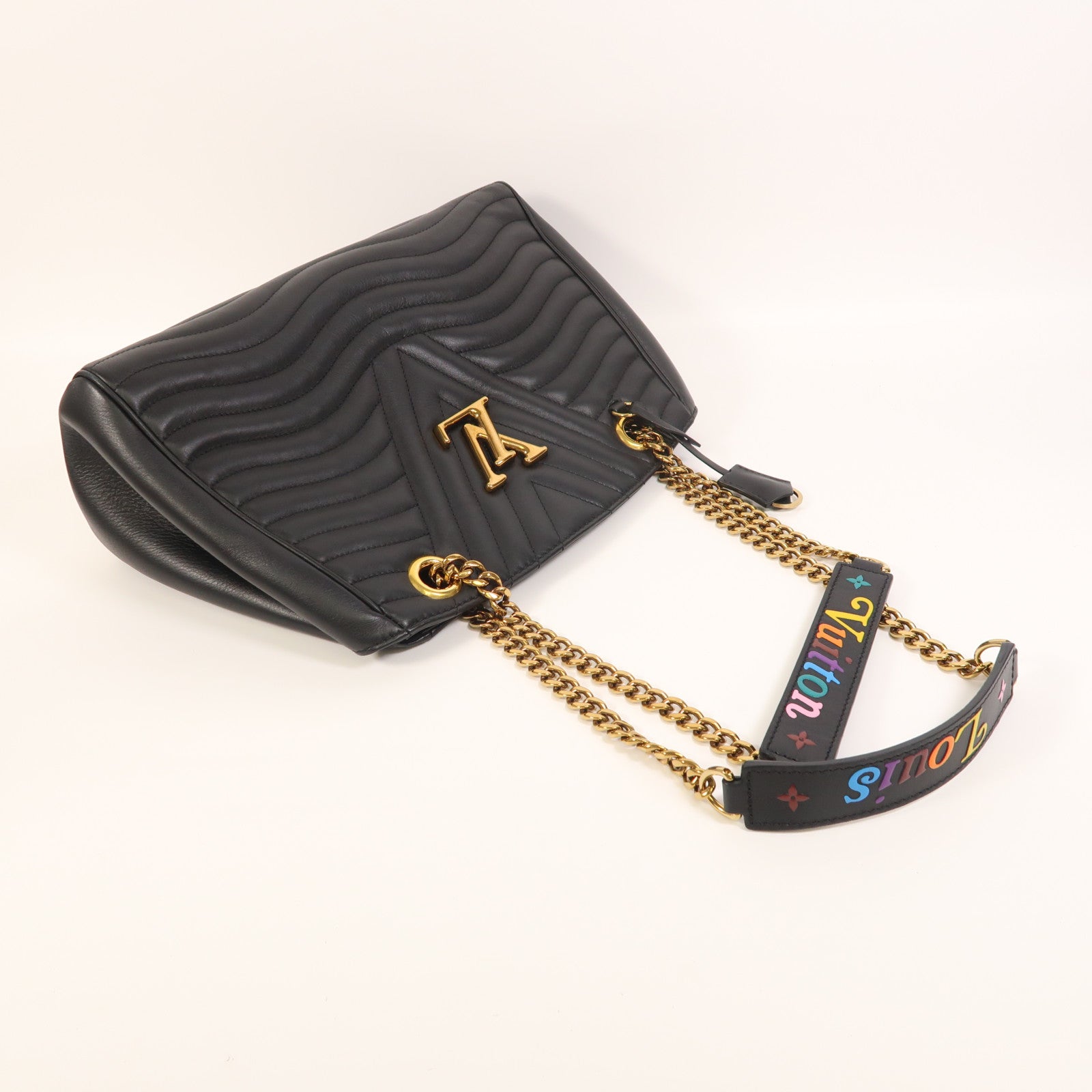 LOUIS VUITTON 牛皮皮革New Wave Chain Tote金扣鏈帶肩背袋