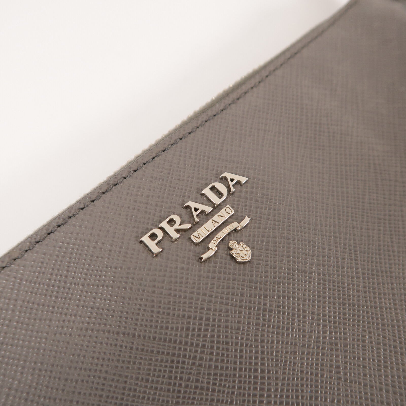 PRADA 牛皮皮革Pouch肩背袋