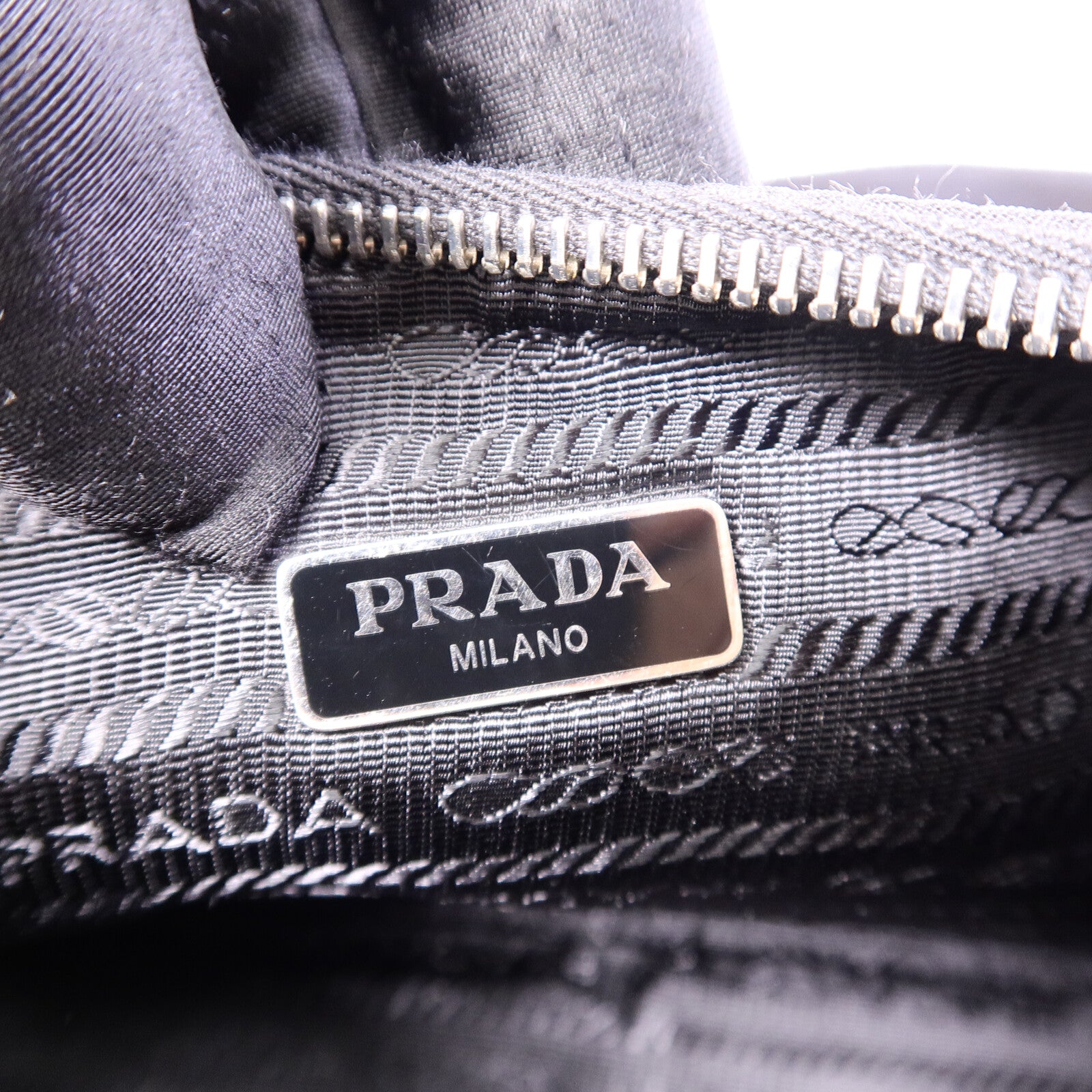 PRADA 尼龍Re-Edition 2005鏈帶肩背袋