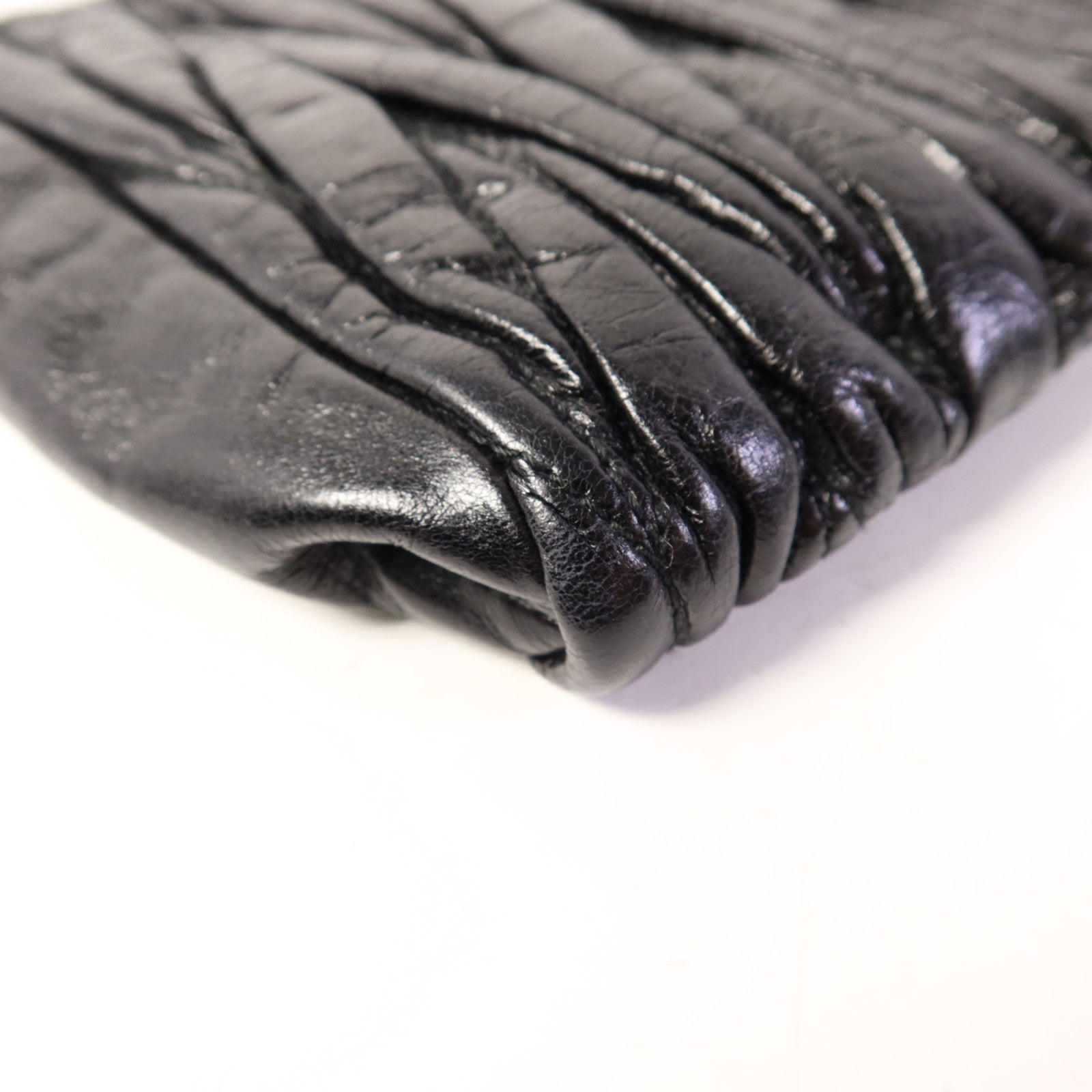 Miu Miu 牛皮皮革Pouch銀扣小袋