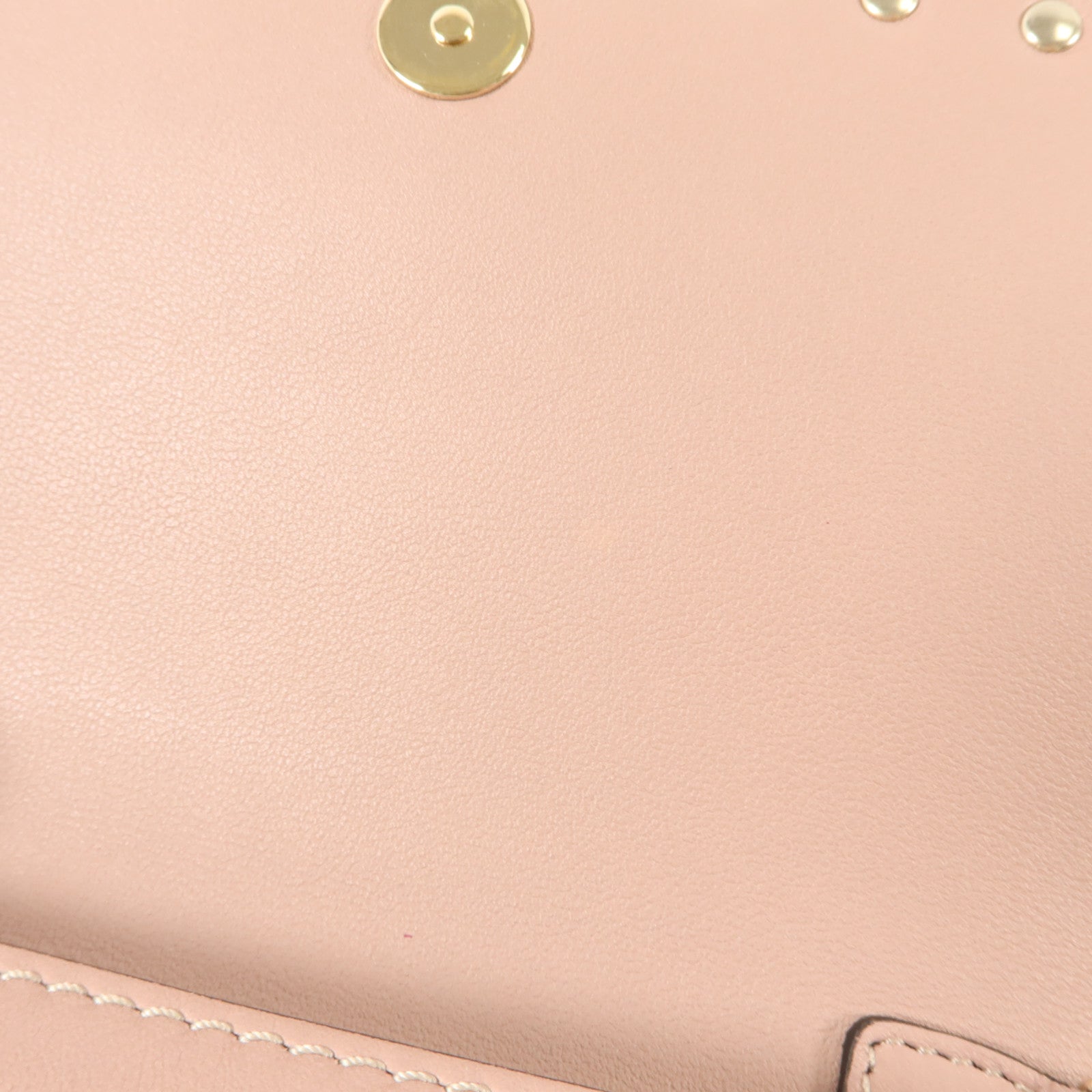 Valentino 牛皮皮革Rockstud WOC鏈帶肩背袋