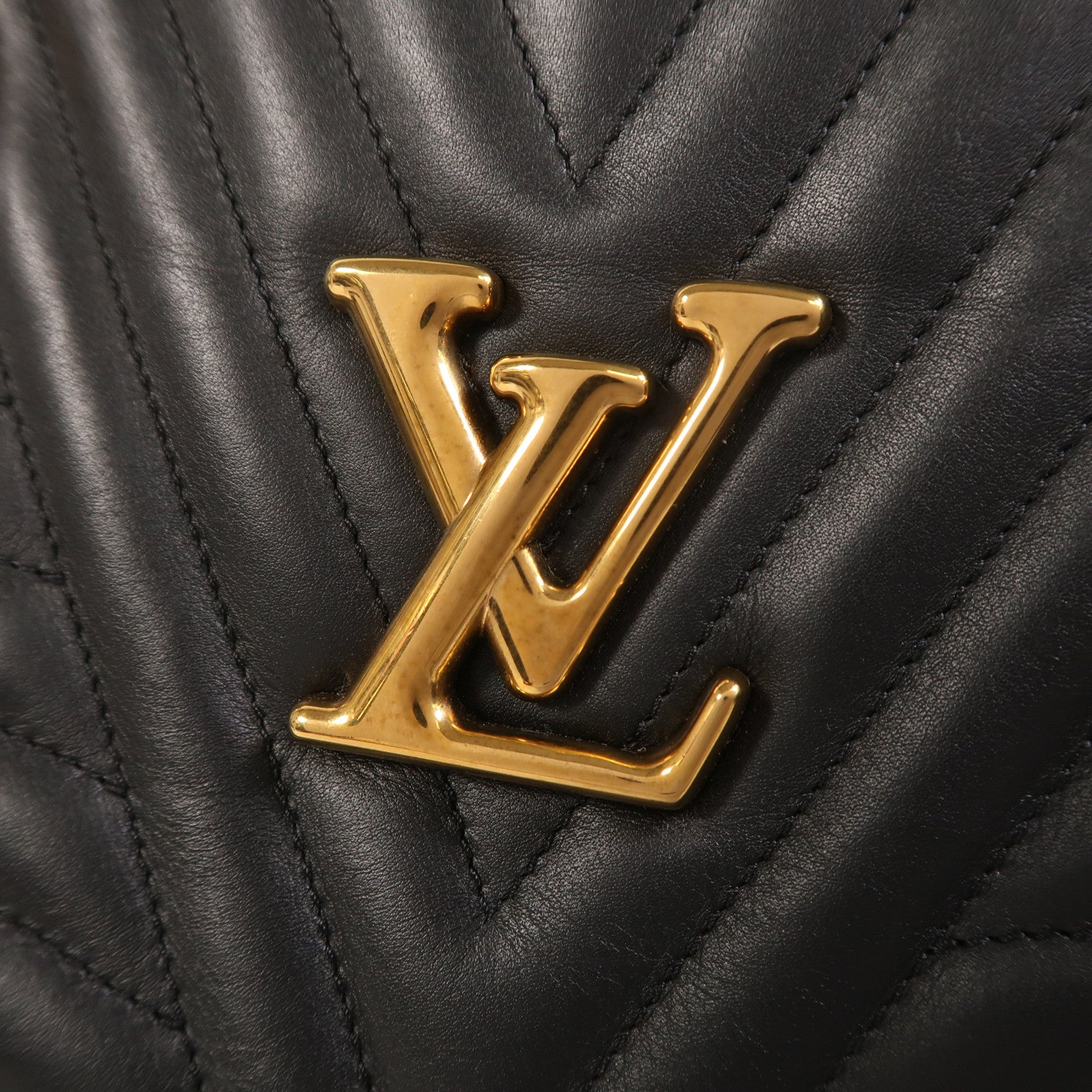 LOUIS VUITTON 牛皮皮革New Wave Chain Tote金扣鏈帶肩背袋