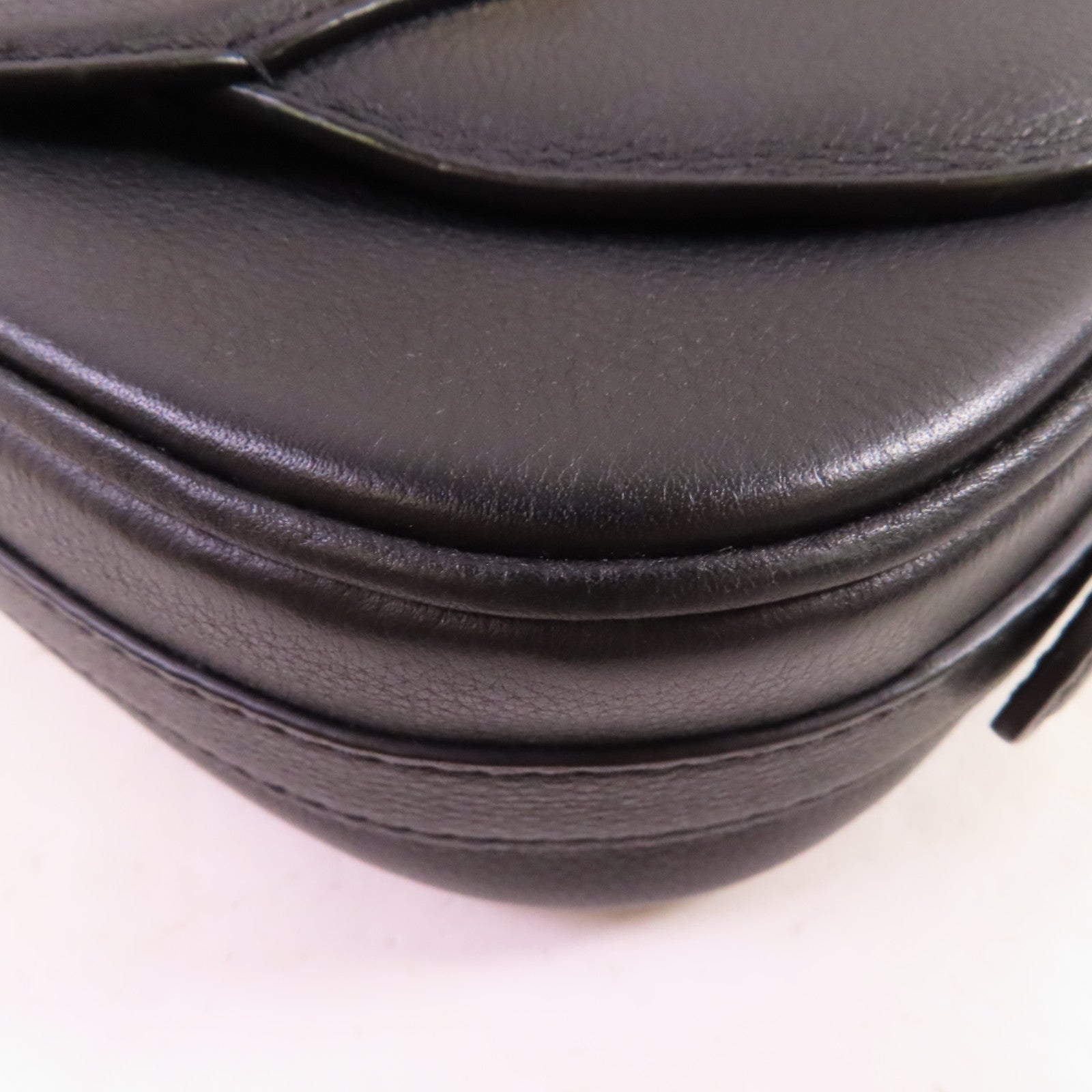LOUIS VUITTON 牛皮皮革Pont 9 Soft MM金扣肩背袋黑色