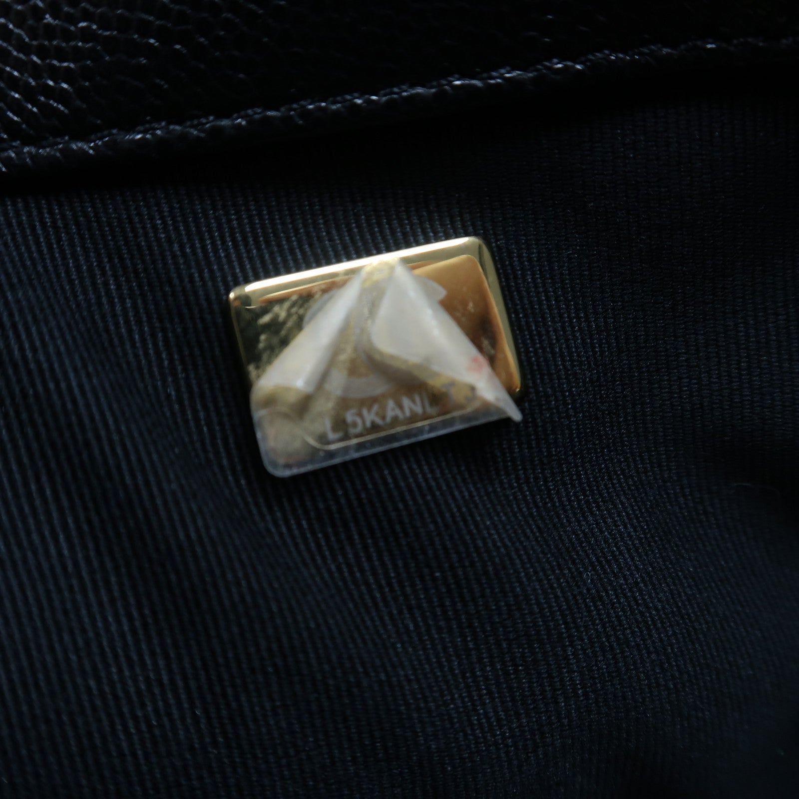 CHANEL 菱格牛皮皮革Mini Flap Bag金扣鏈帶肩背袋黑色