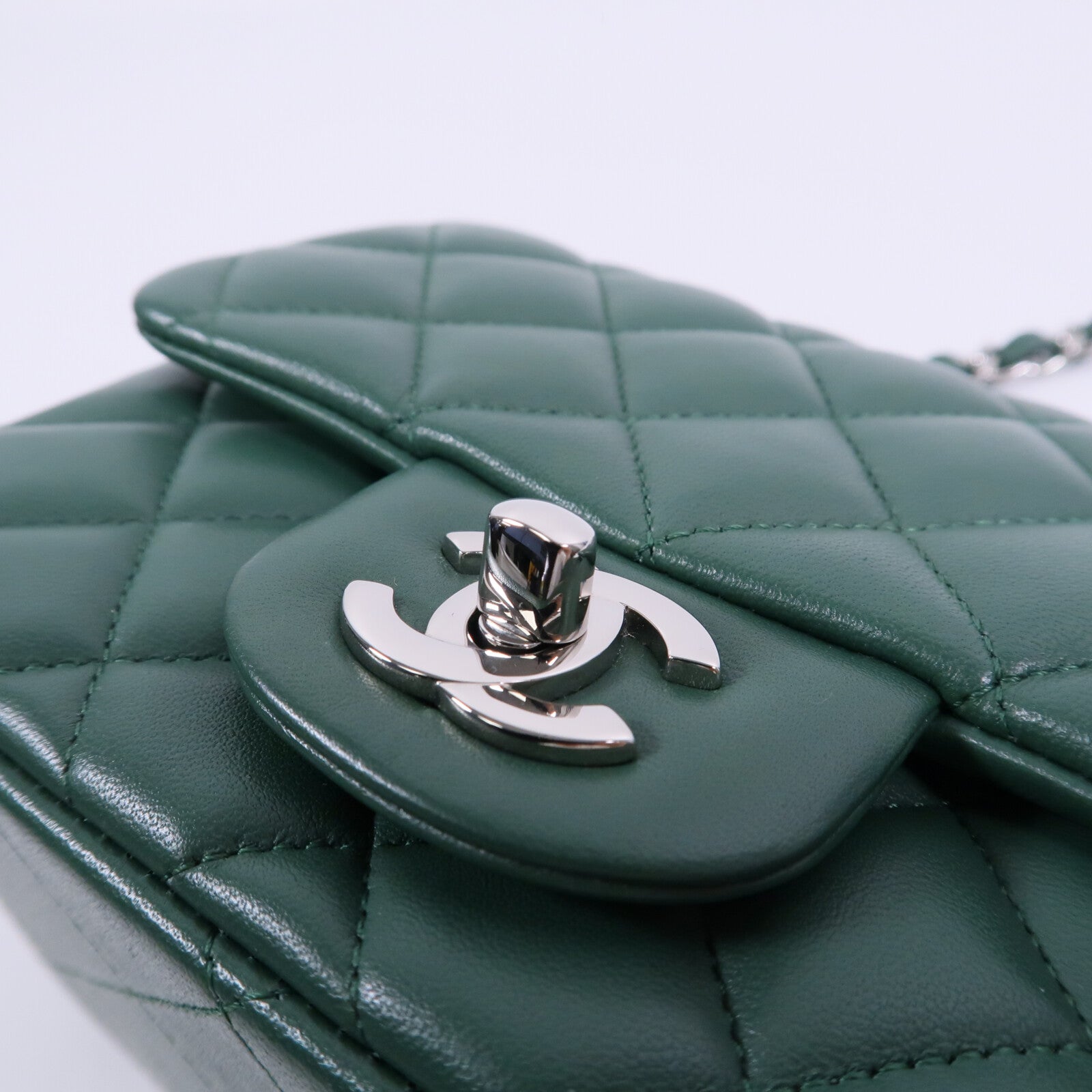 CHANEL 羊皮皮革Mini Classic 17鏈帶肩背袋