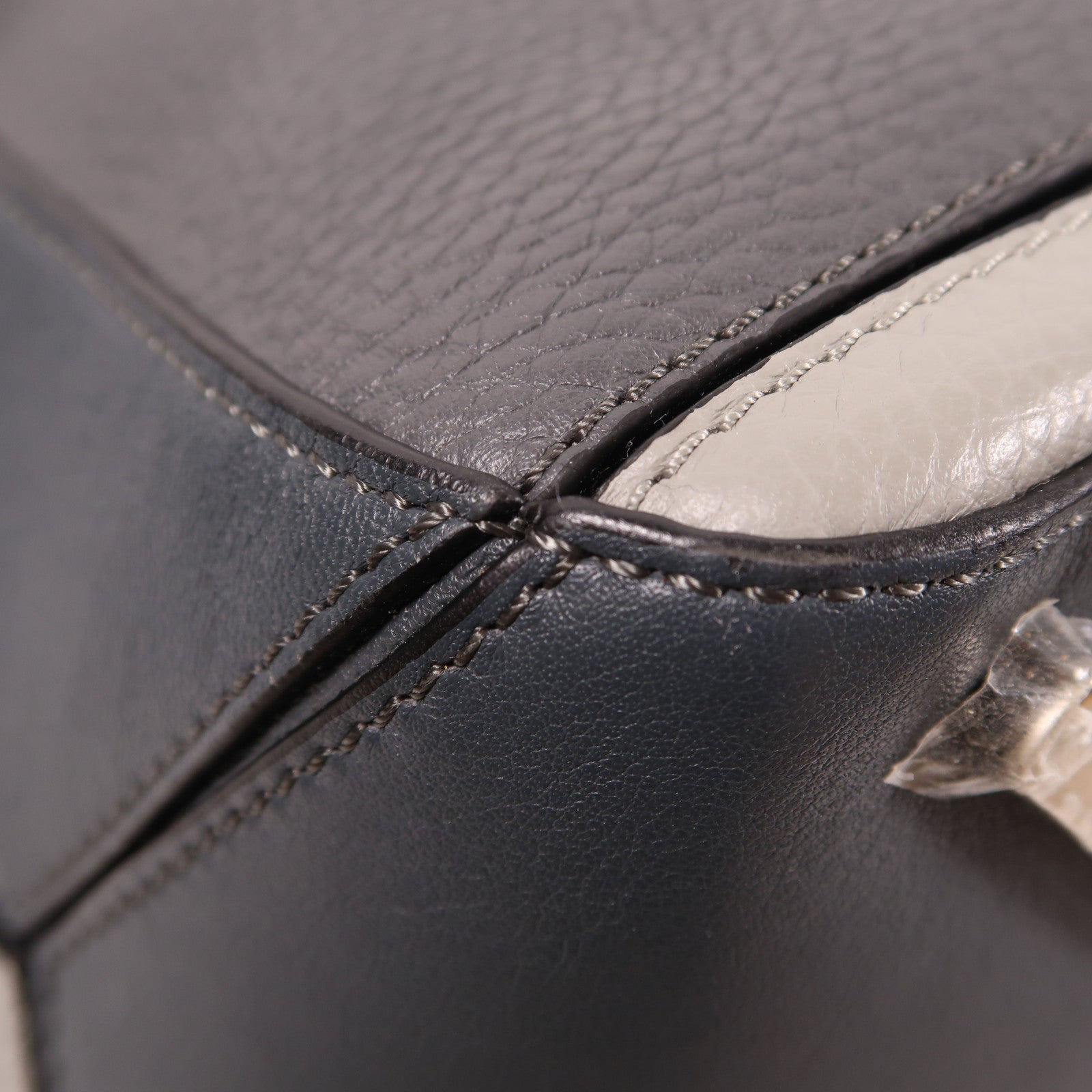 LOEWE 【激減優惠】牛皮皮革Puzzle Messenger銀扣肩背袋灰色/淺灰色