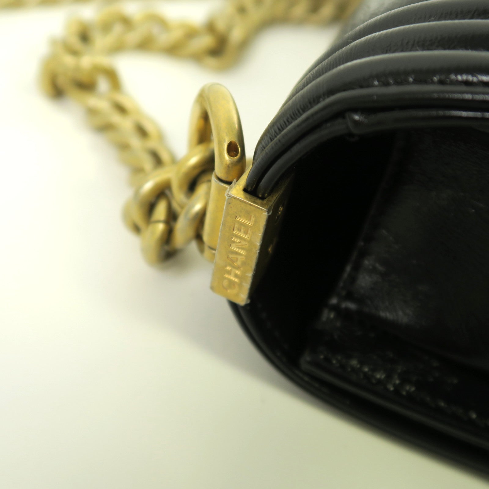CHANEL 【激減優惠】牛皮皮革Boy Chanel 20cm金扣鏈帶肩背袋黑色/金色