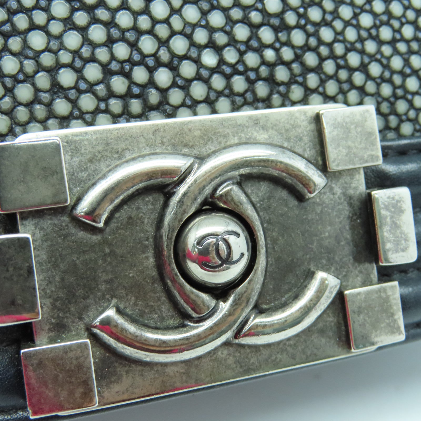 CHANEL 魔鬼魚皮革/牛皮皮革Chain Shoulder Bag銀扣鏈帶肩背袋黑色