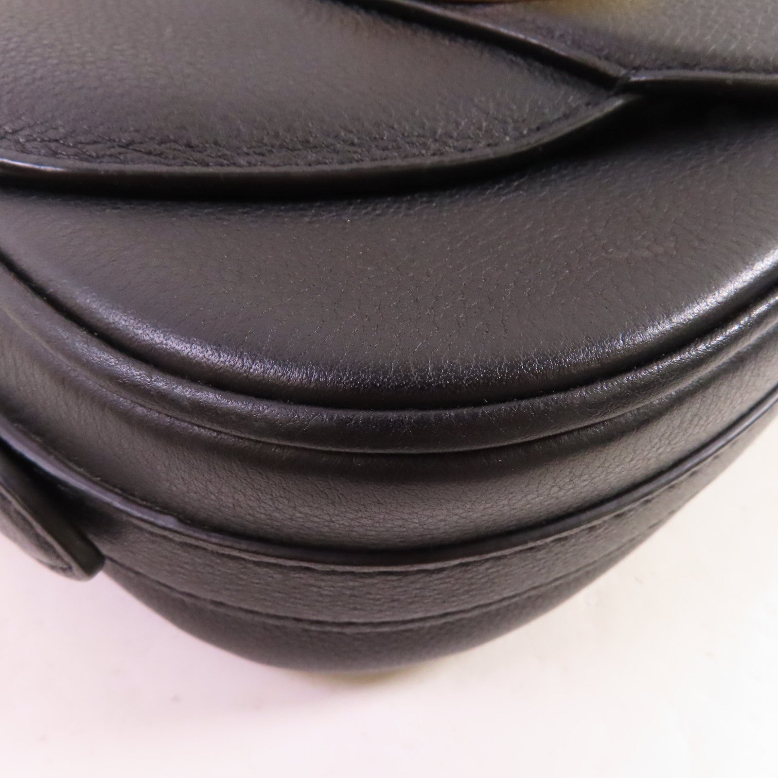 LOUIS VUITTON 牛皮皮革Pont 9 Soft MM金扣肩背袋黑色