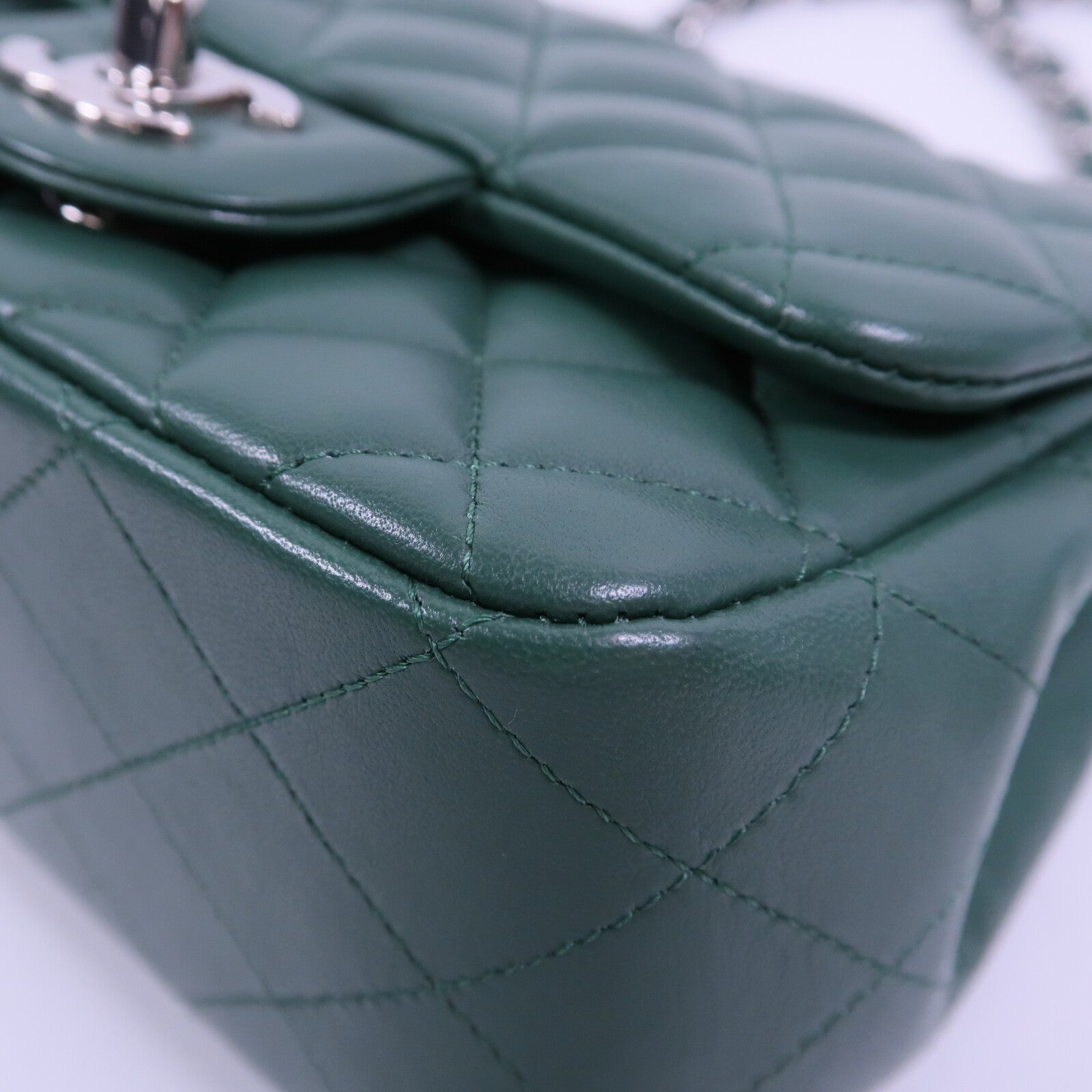 CHANEL 羊皮皮革Mini Classic 17鏈帶肩背袋