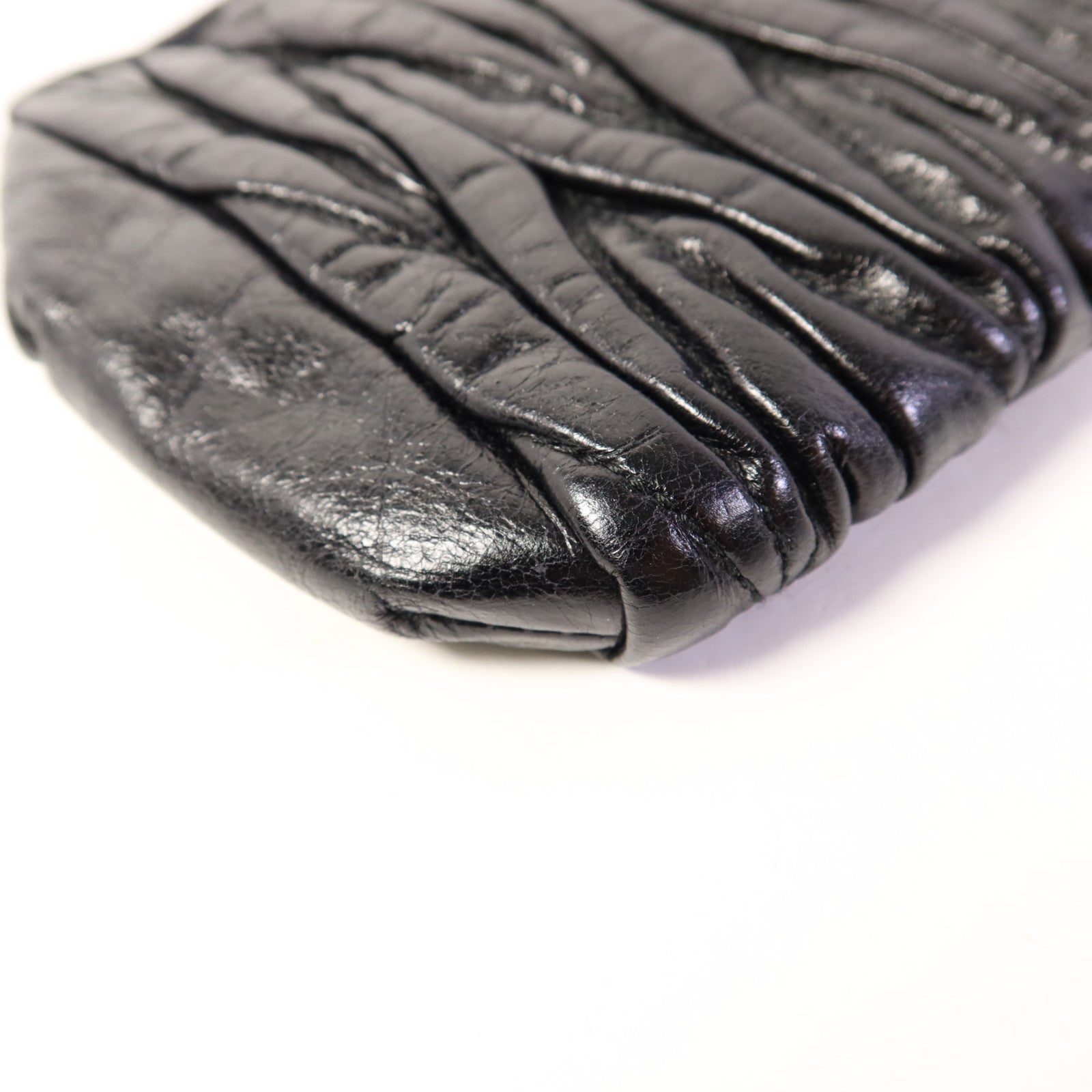 Miu Miu 牛皮皮革Pouch銀扣小袋